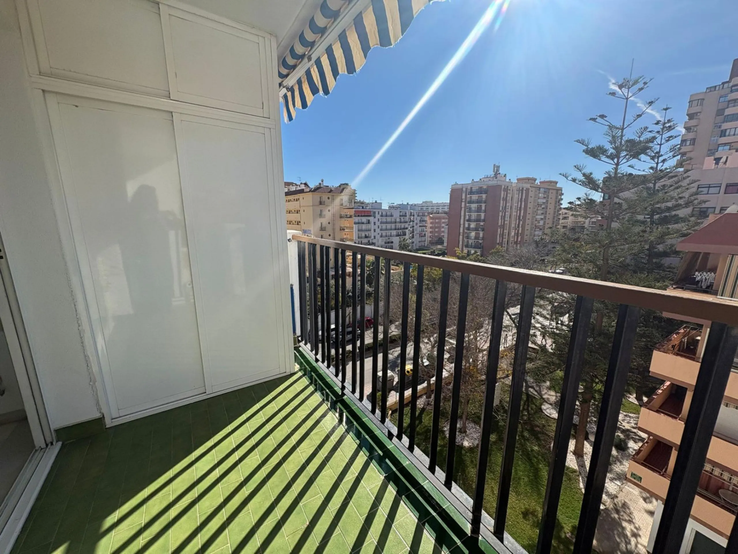 Apartment - Middle Floor Apartment в продаже в Fuengirola, Málaga. В доме 3 спален и 2 ванных комнат. Площадь дома 97 м²