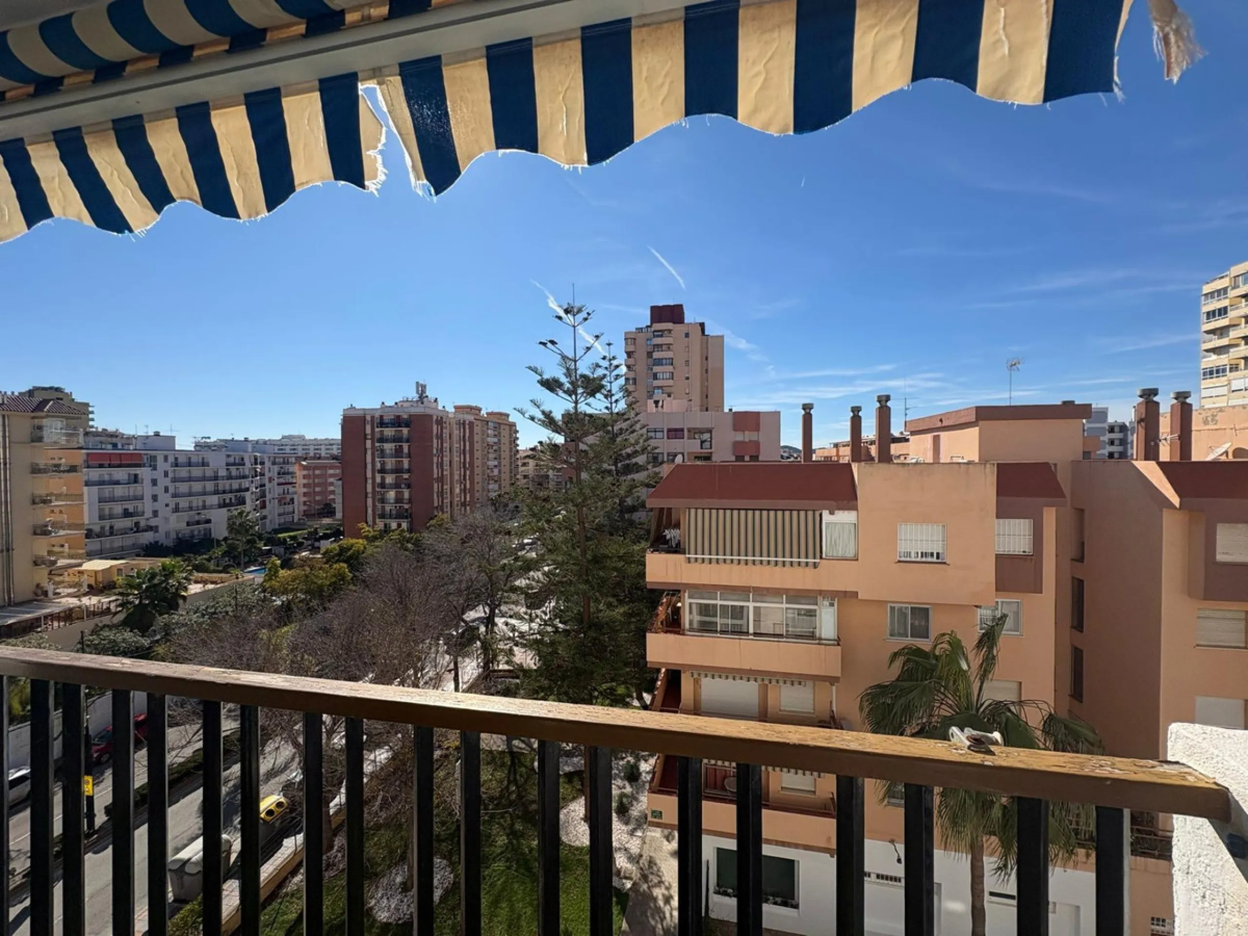 Apartment - Middle Floor Apartment в продаже в Fuengirola, Málaga. В доме 3 спален и 2 ванных комнат. Площадь дома 97 м²