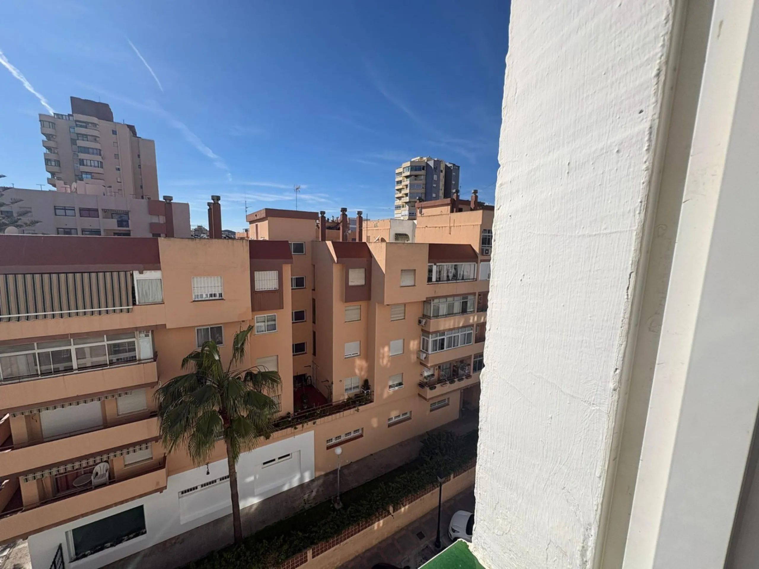 Apartment - Middle Floor Apartment в продаже в Fuengirola, Málaga. В доме 3 спален и 2 ванных комнат. Площадь дома 97 м²