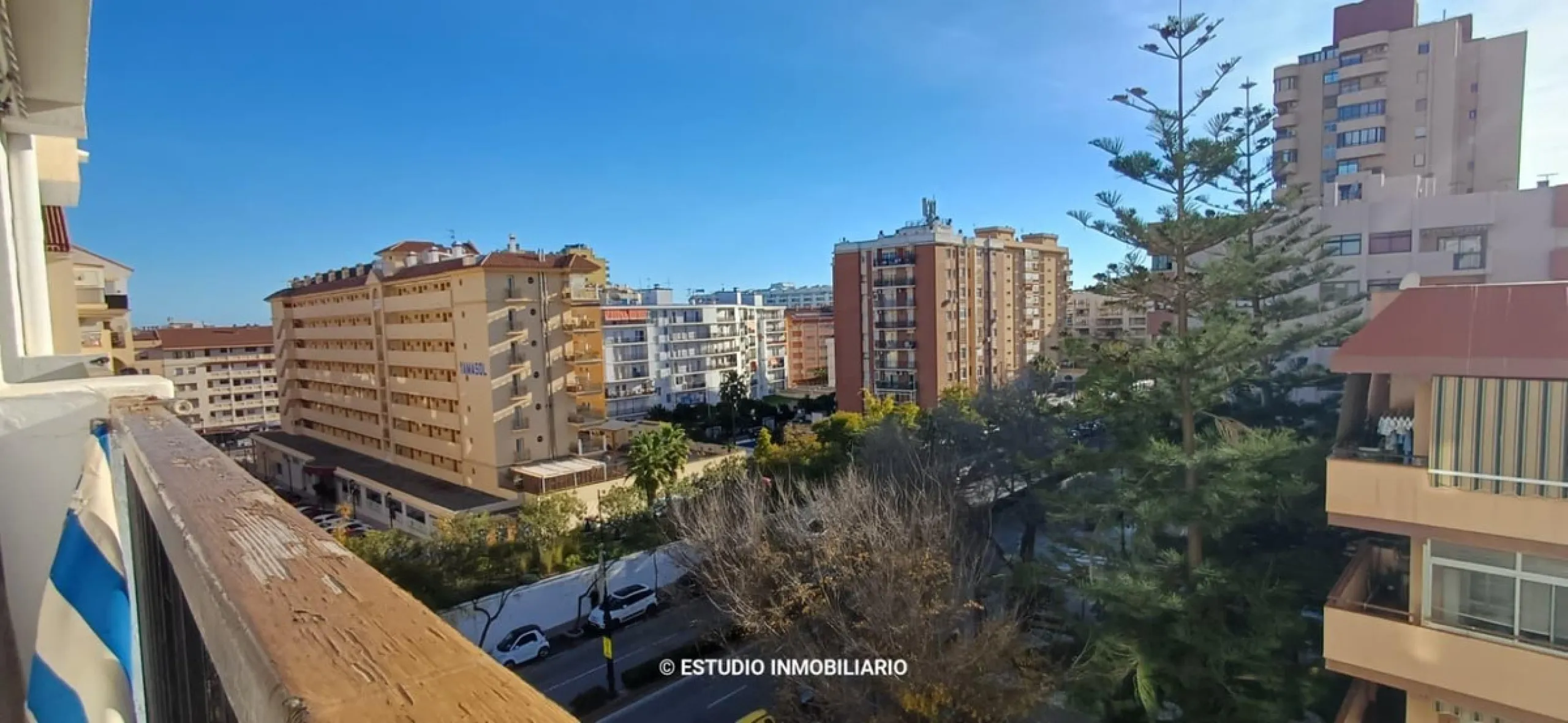 Apartment - Middle Floor Apartment в продаже в Fuengirola, Málaga. В доме 3 спален и 2 ванных комнат. Площадь дома 97 м²