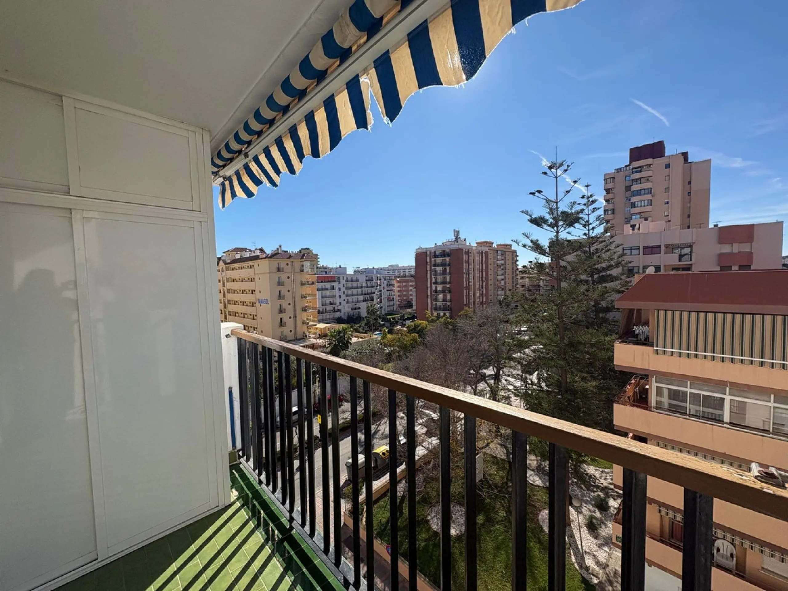 Apartment - Middle Floor Apartment в продаже в Fuengirola, Málaga. В доме 3 спален и 2 ванных комнат. Площадь дома 97 м²