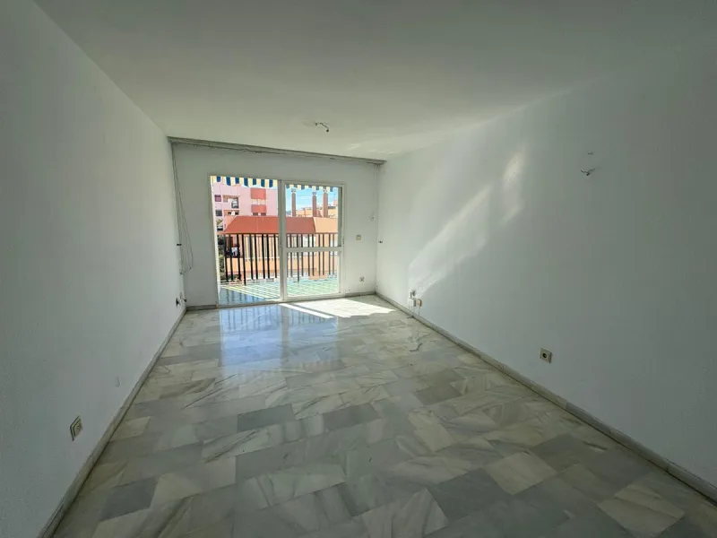 Apartment - Middle Floor Apartment в продаже в Fuengirola, Málaga. В доме 3 спален и 2 ванных комнат. Площадь дома 97 м²