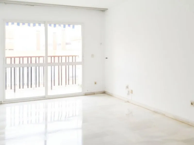 Apartment - Middle Floor Apartment в продаже в Fuengirola, Málaga. В доме 3 спален и 2 ванных комнат. Площадь дома 97 м²