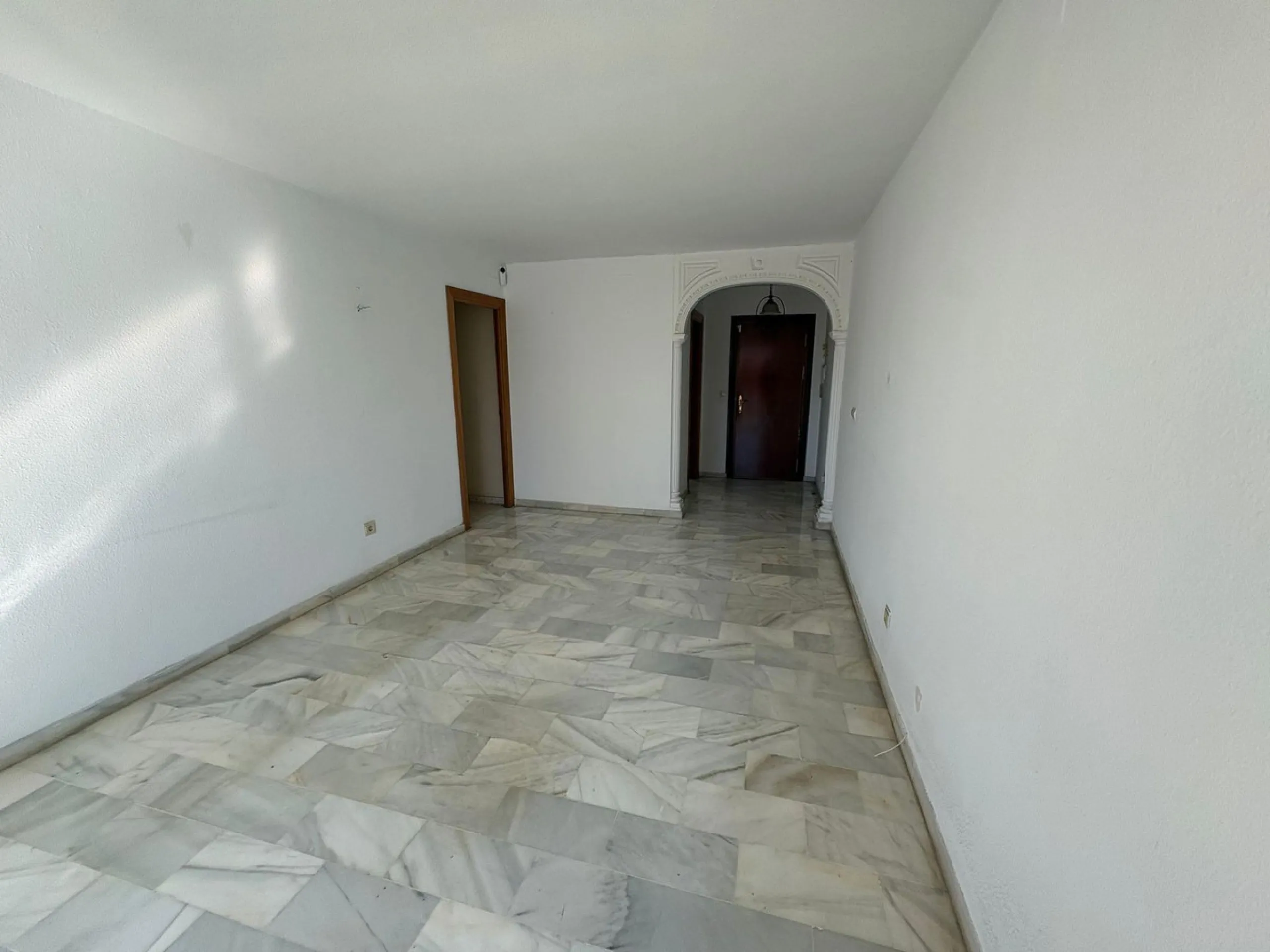 Apartment - Middle Floor Apartment в продаже в Fuengirola, Málaga. В доме 3 спален и 2 ванных комнат. Площадь дома 97 м²