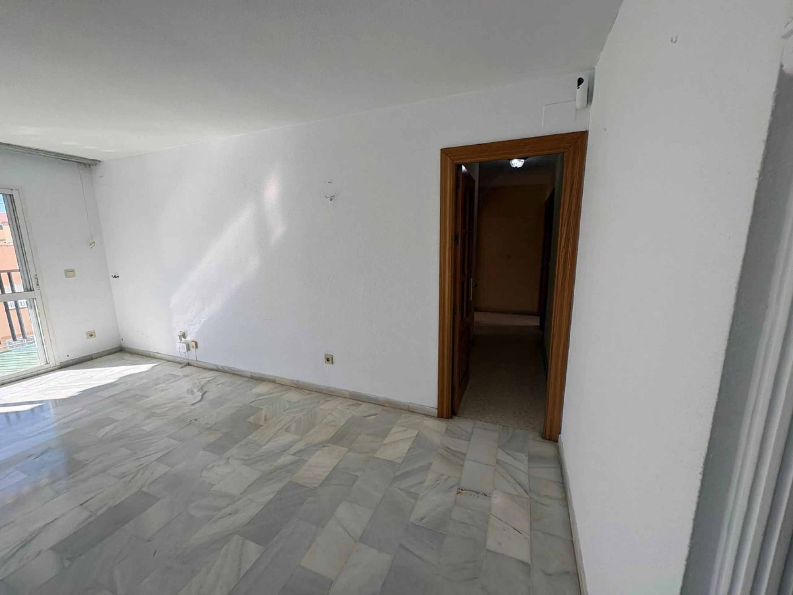 Apartment - Middle Floor Apartment в продаже в Fuengirola, Málaga. В доме 3 спален и 2 ванных комнат. Площадь дома 97 м²