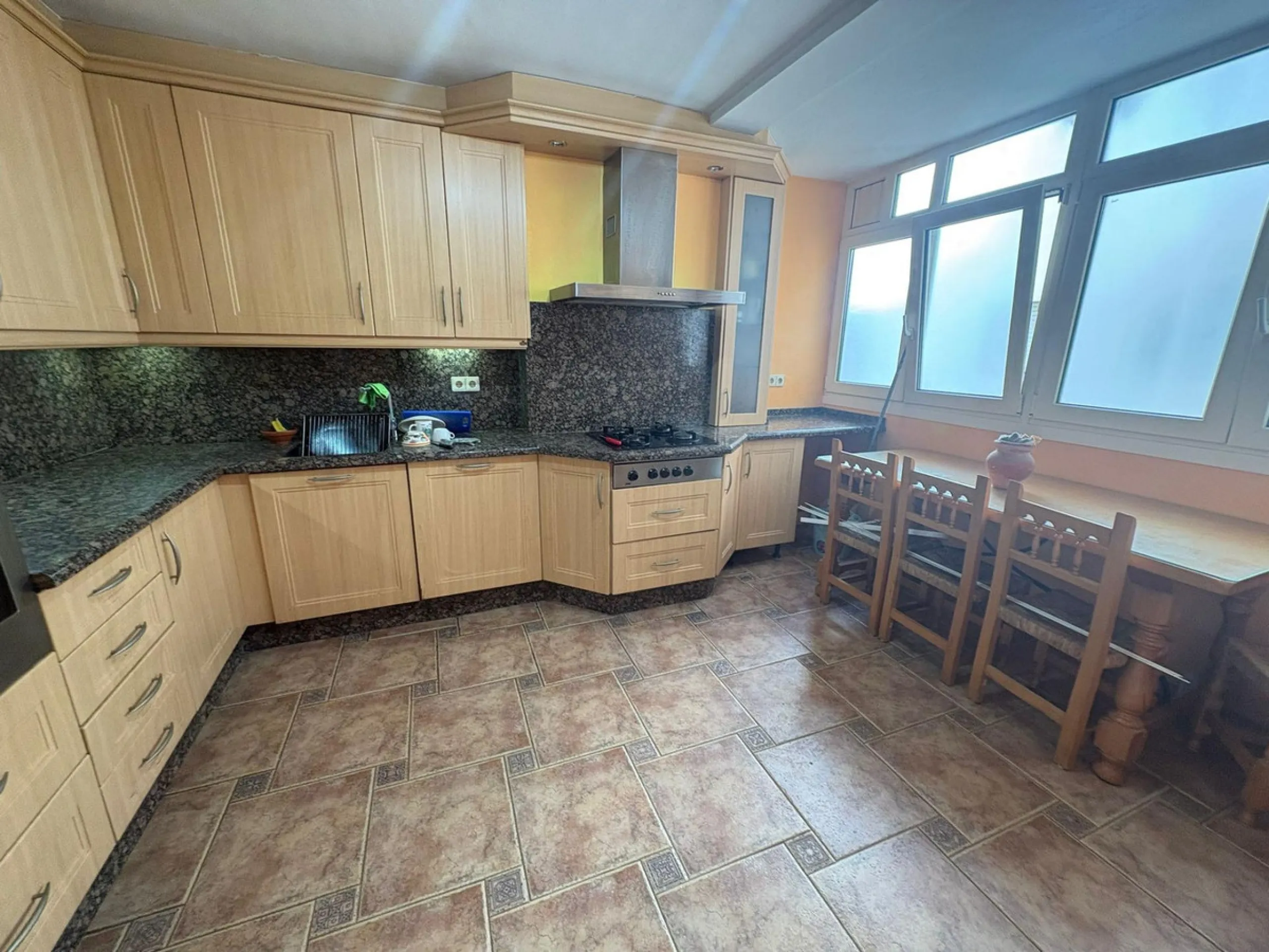 Apartment - Middle Floor Apartment в продаже в Fuengirola, Málaga. В доме 3 спален и 2 ванных комнат. Площадь дома 97 м²