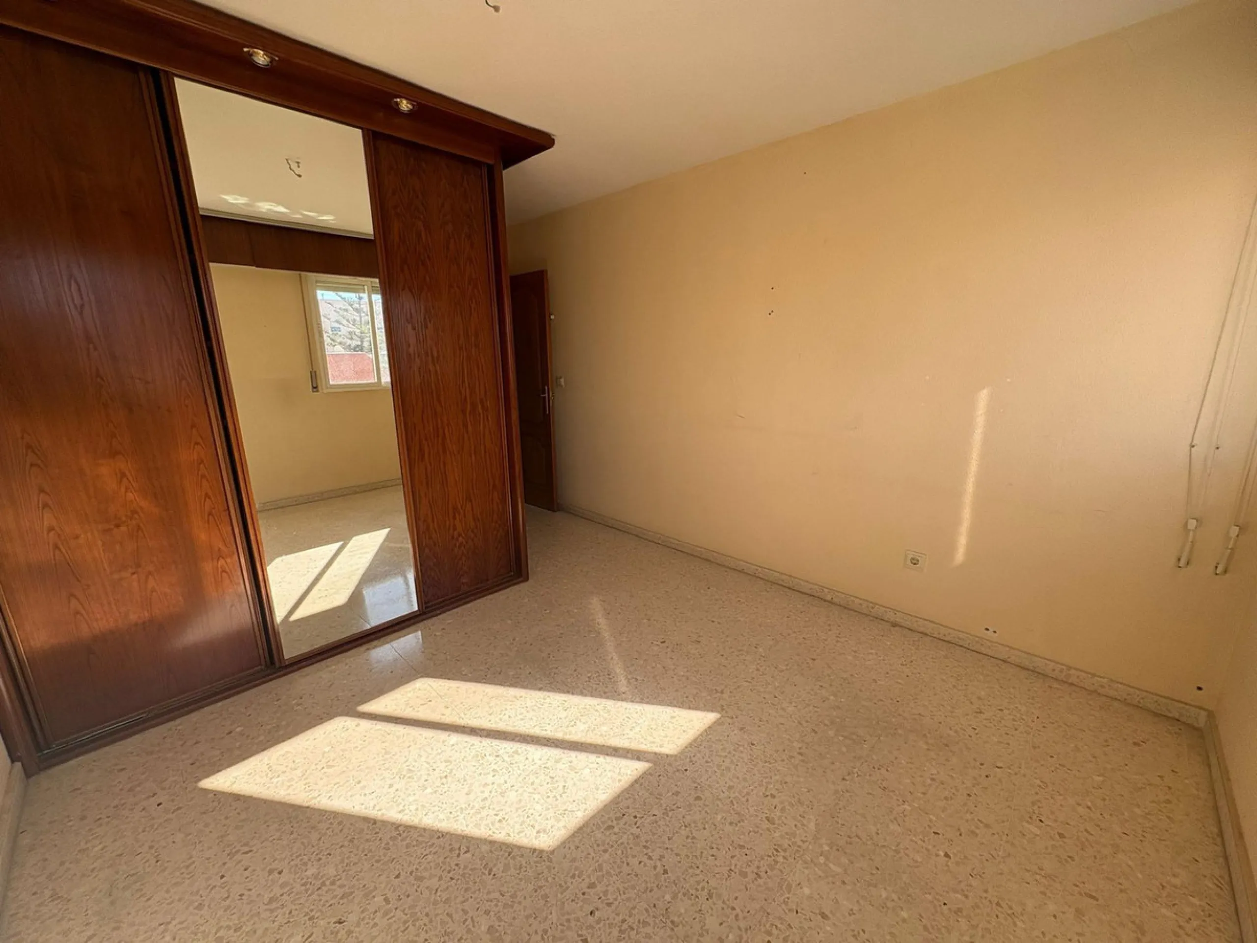 Apartment - Middle Floor Apartment в продаже в Fuengirola, Málaga. В доме 3 спален и 2 ванных комнат. Площадь дома 97 м²