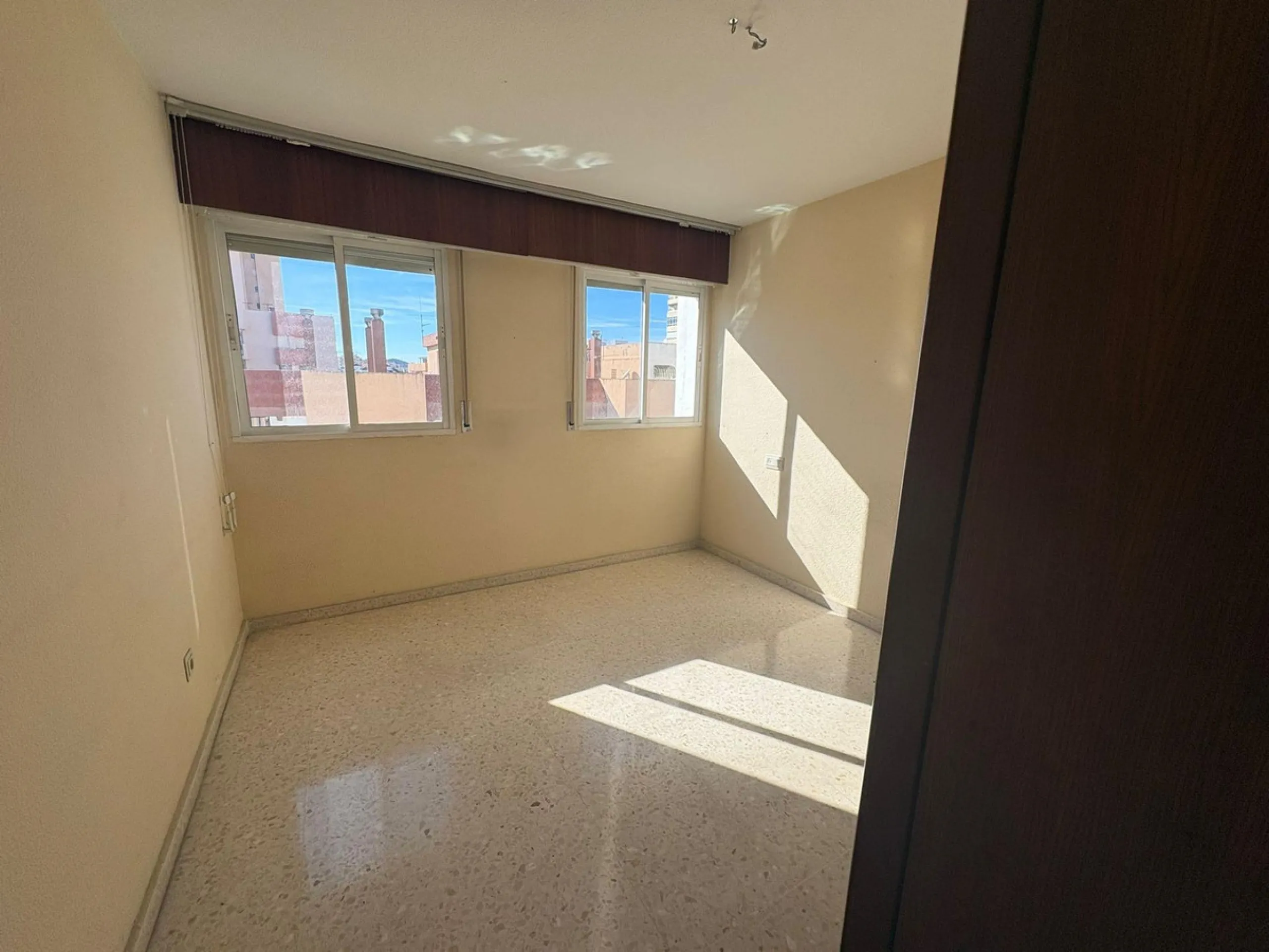 Apartment - Middle Floor Apartment в продаже в Fuengirola, Málaga. В доме 3 спален и 2 ванных комнат. Площадь дома 97 м²