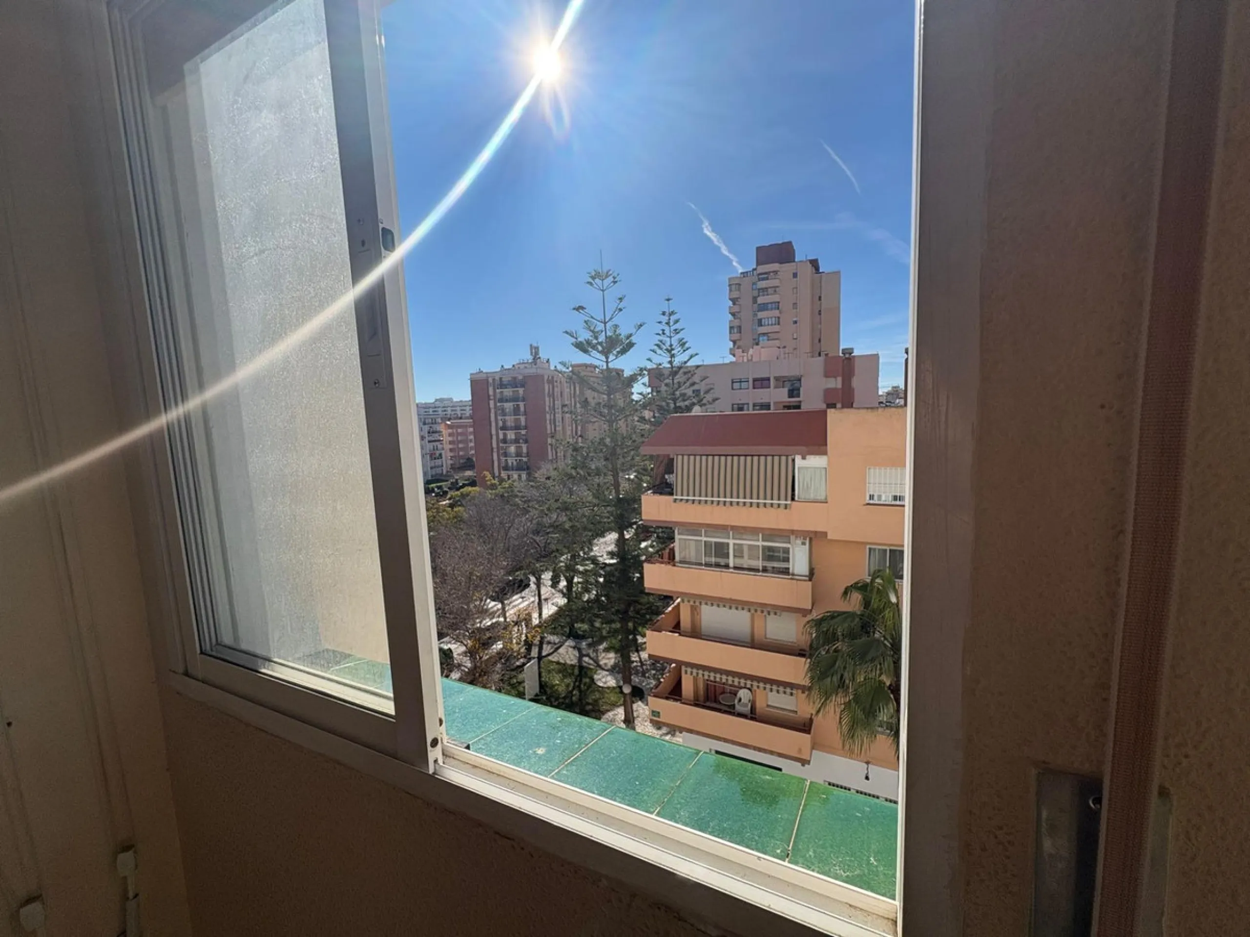 Apartment - Middle Floor Apartment в продаже в Fuengirola, Málaga. В доме 3 спален и 2 ванных комнат. Площадь дома 97 м²