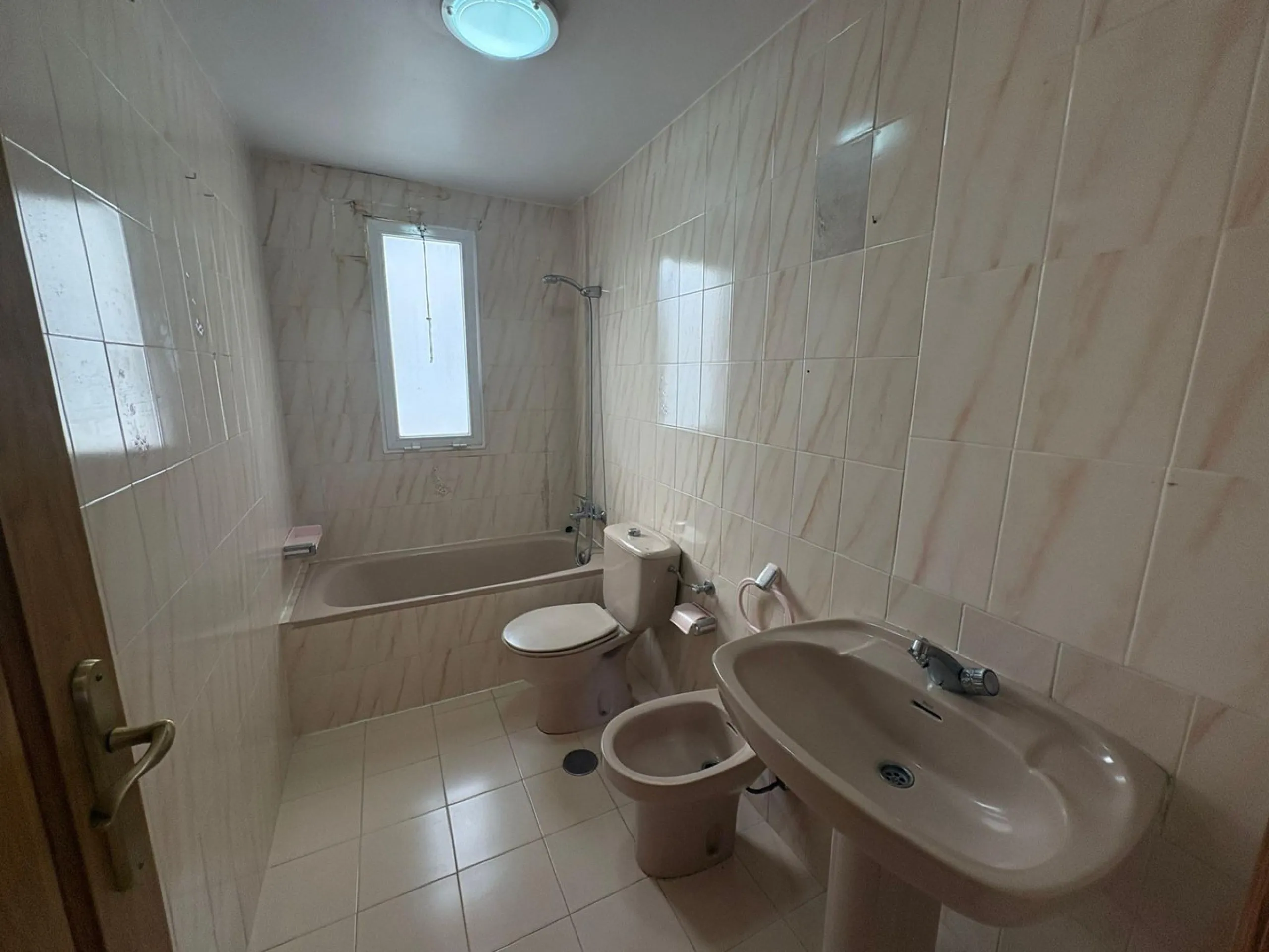 Apartment - Middle Floor Apartment в продаже в Fuengirola, Málaga. В доме 3 спален и 2 ванных комнат. Площадь дома 97 м²