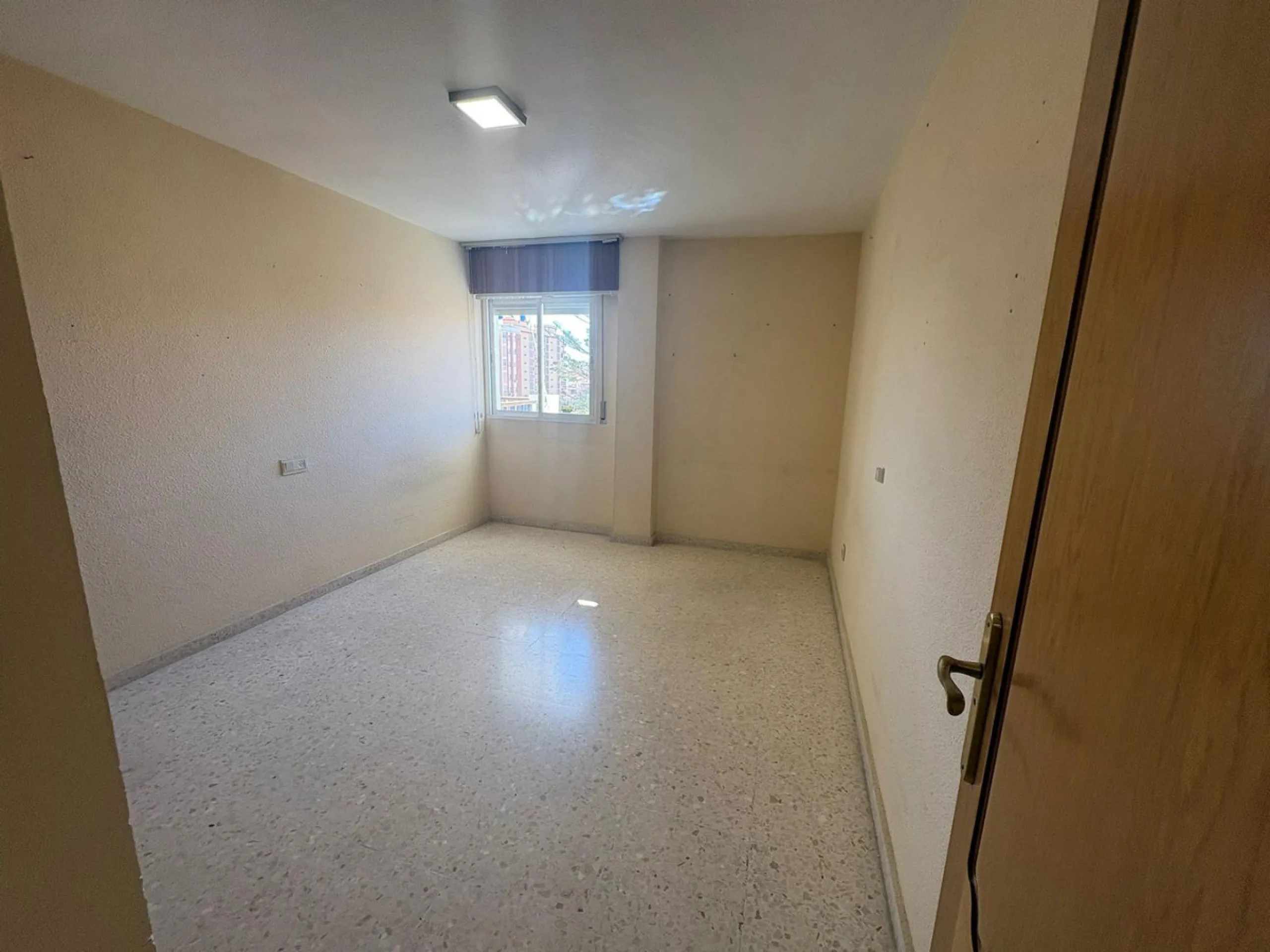Apartment - Middle Floor Apartment в продаже в Fuengirola, Málaga. В доме 3 спален и 2 ванных комнат. Площадь дома 97 м²