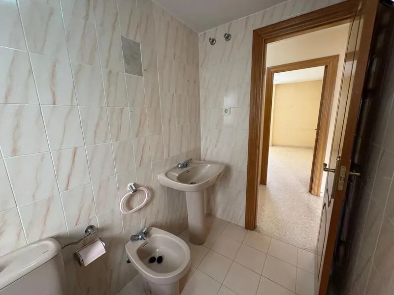 Apartment - Middle Floor Apartment в продаже в Fuengirola, Málaga. В доме 3 спален и 2 ванных комнат. Площадь дома 97 м²