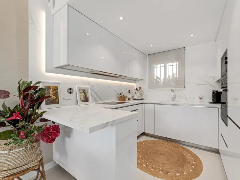 Apartment - Middle Floor Apartment в продаже в Marbella, Málaga. В доме 3 спален и 2 ванных комнат. Площадь дома 150 м²