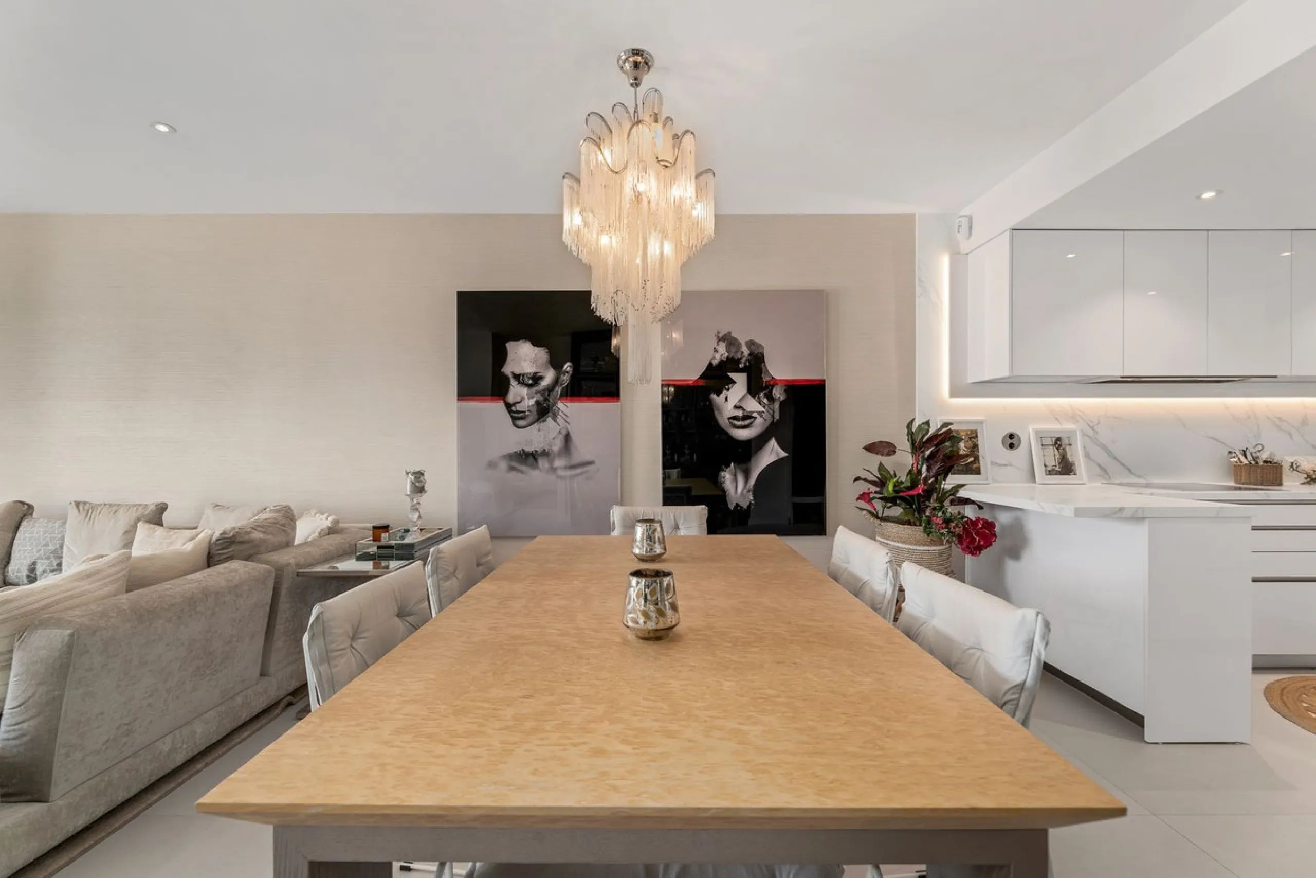 Apartment - Middle Floor Apartment в продаже в Marbella, Málaga. В доме 3 спален и 2 ванных комнат. Площадь дома 150 м²