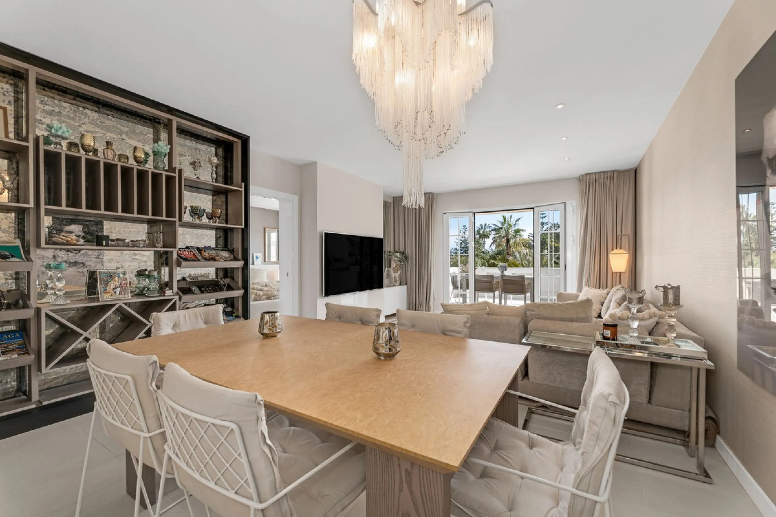 Apartment - Middle Floor Apartment в продаже в Marbella, Málaga. В доме 3 спален и 2 ванных комнат. Площадь дома 150 м²