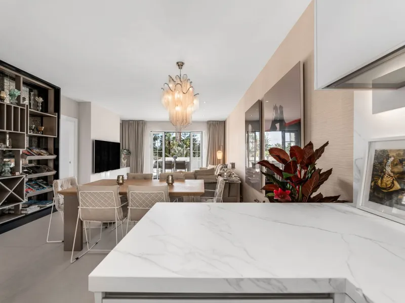 Apartment - Middle Floor Apartment в продаже в Marbella, Málaga. В доме 3 спален и 2 ванных комнат. Площадь дома 150 м²