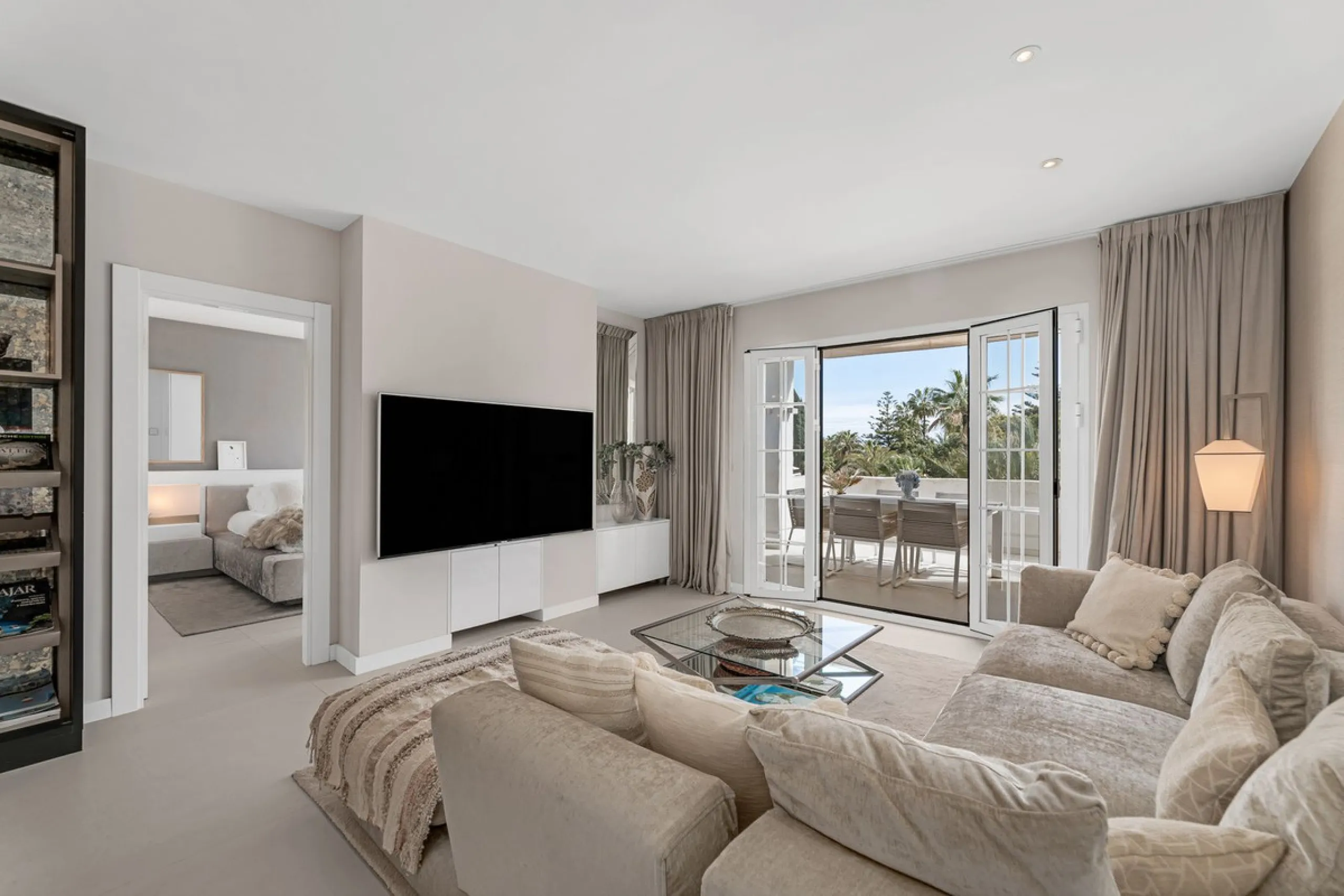 Apartment - Middle Floor Apartment в продаже в Marbella, Málaga. В доме 3 спален и 2 ванных комнат. Площадь дома 150 м²