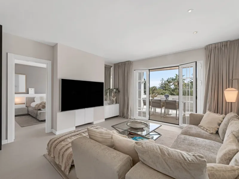 Apartment - Middle Floor Apartment в продаже в Marbella, Málaga. В доме 3 спален и 2 ванных комнат. Площадь дома 150 м²