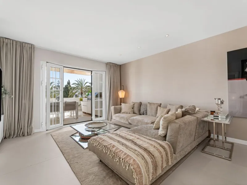 Apartment - Middle Floor Apartment в продаже в Marbella, Málaga. В доме 3 спален и 2 ванных комнат. Площадь дома 150 м²
