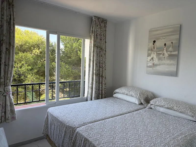 A beautiful second-floor apartment with a wonderful terrace and SEA VIEWS – the perfect vacation spot!