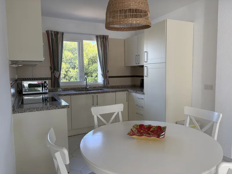 A beautiful second-floor apartment with a wonderful terrace and SEA VIEWS – the perfect vacation spot!