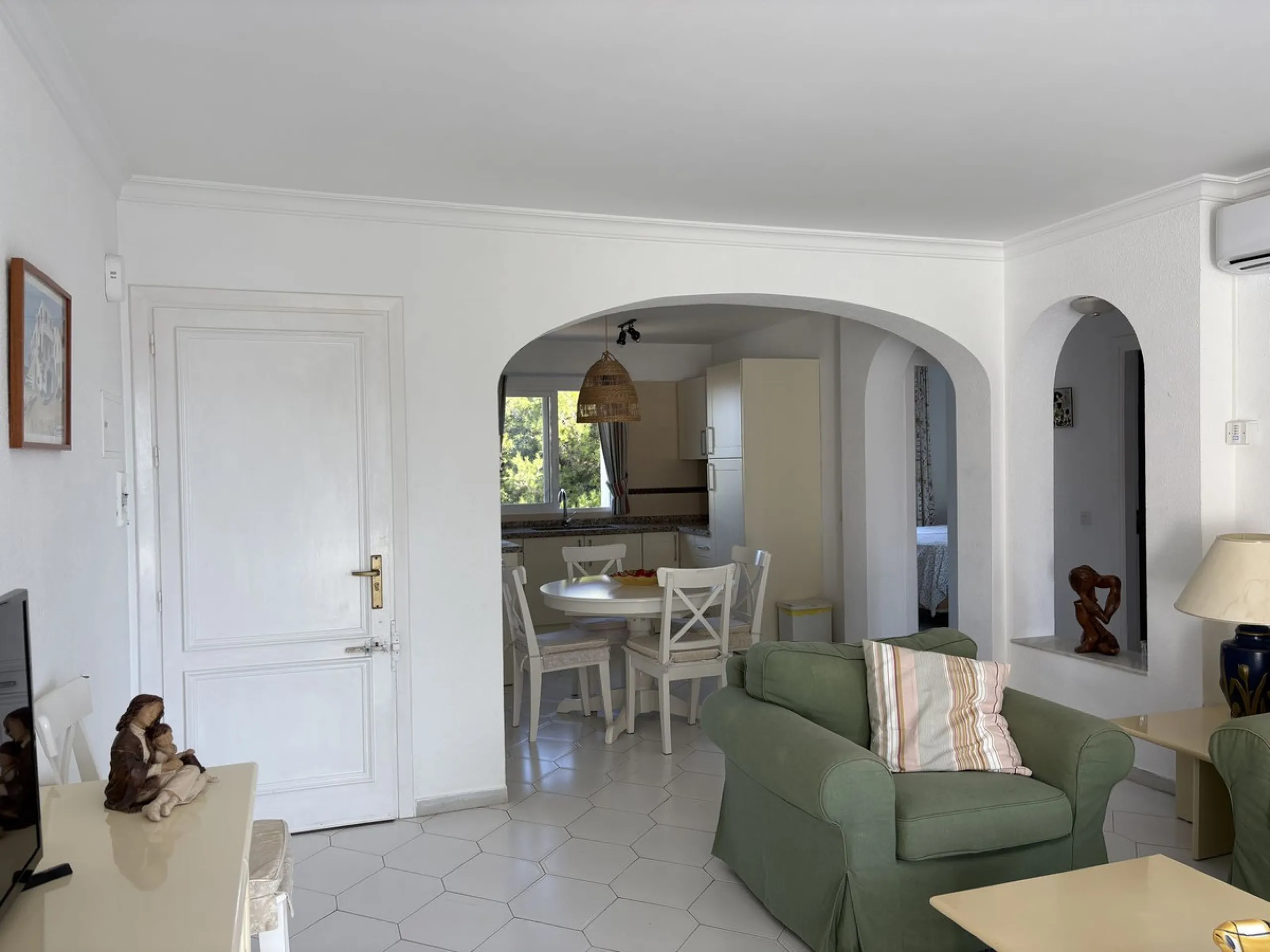 A beautiful second-floor apartment with a wonderful terrace and SEA VIEWS – the perfect vacation spot!