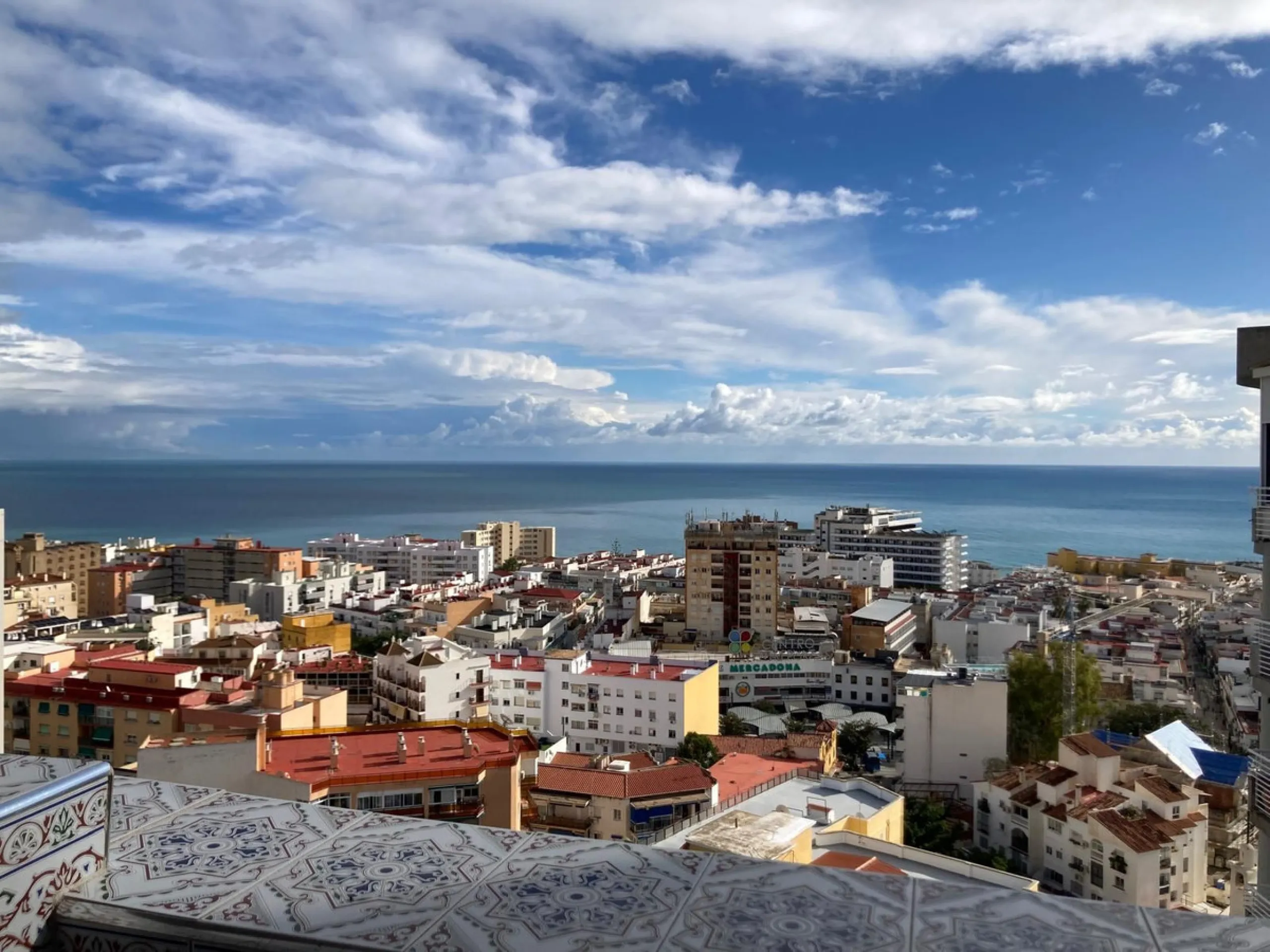 Apartment - Top Floor Apartment в продаже в Torremolinos, Málaga. В доме 2 спален и 1 ванных комнат. Площадь дома 60 м²