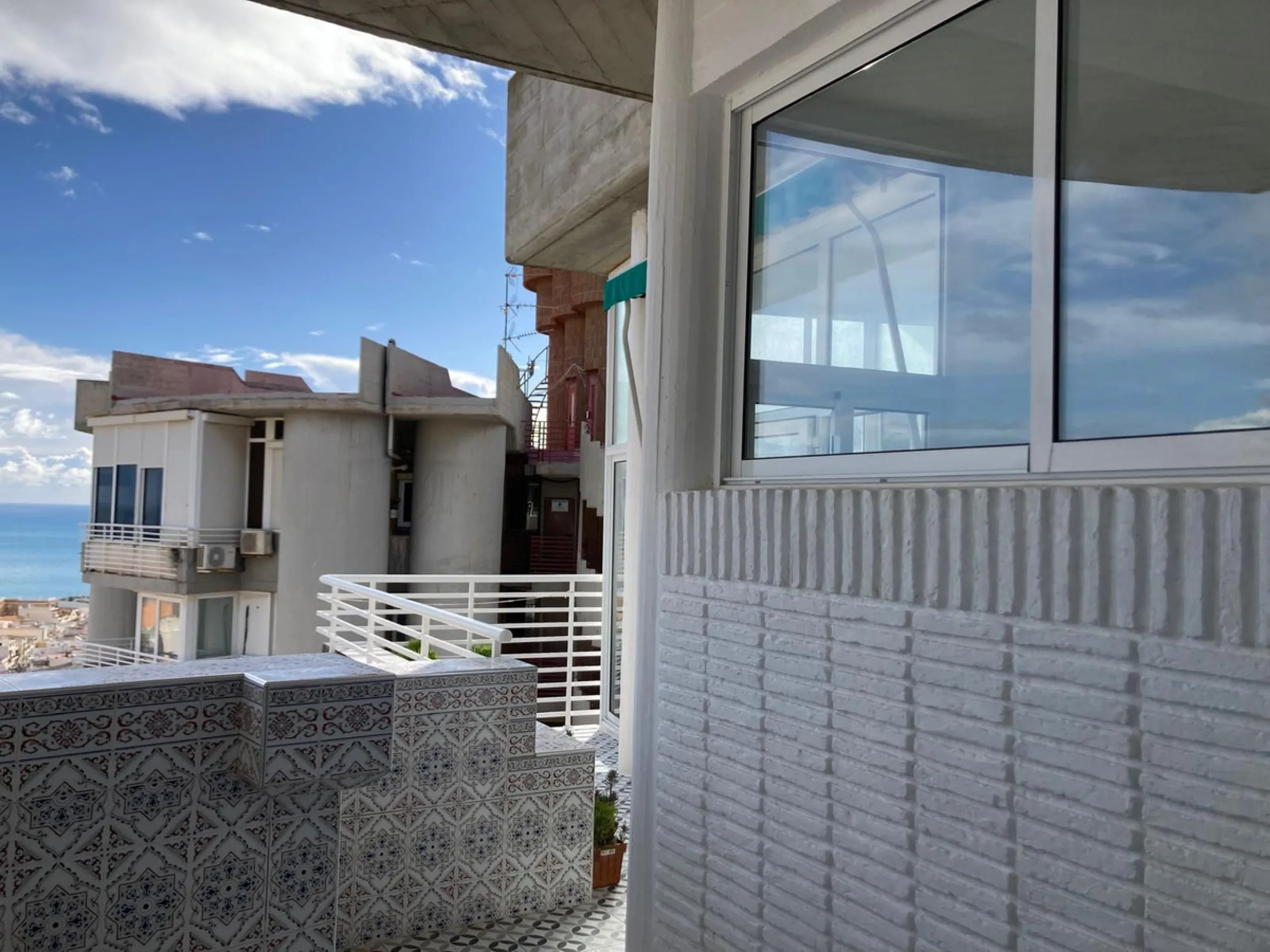 Apartment - Top Floor Apartment в продаже в Torremolinos, Málaga. В доме 2 спален и 1 ванных комнат. Площадь дома 60 м²