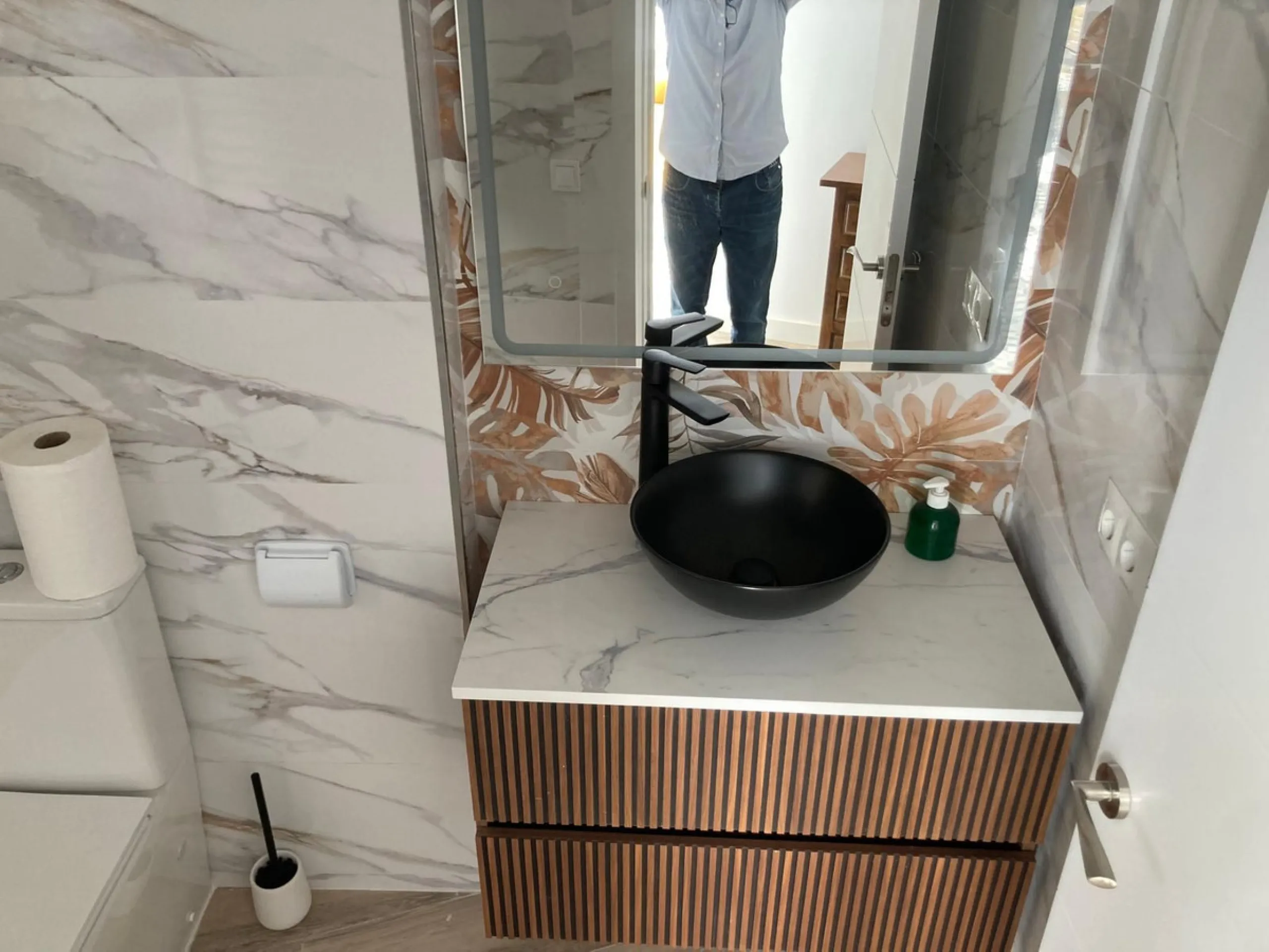 Apartment - Top Floor Apartment в продаже в Torremolinos, Málaga. В доме 2 спален и 1 ванных комнат. Площадь дома 60 м²