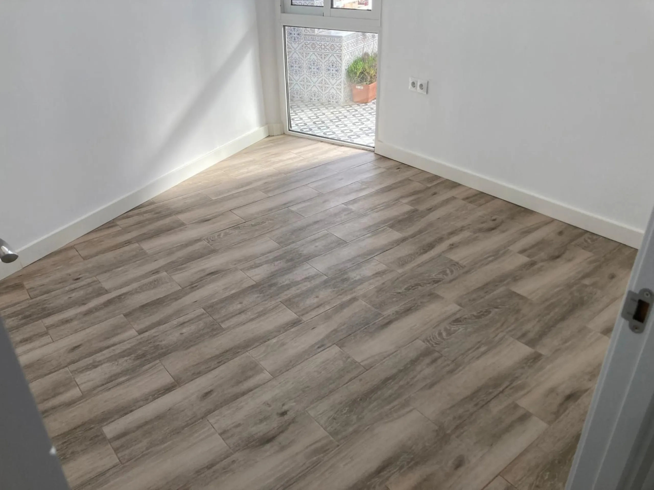 Apartment - Top Floor Apartment в продаже в Torremolinos, Málaga. В доме 2 спален и 1 ванных комнат. Площадь дома 60 м²