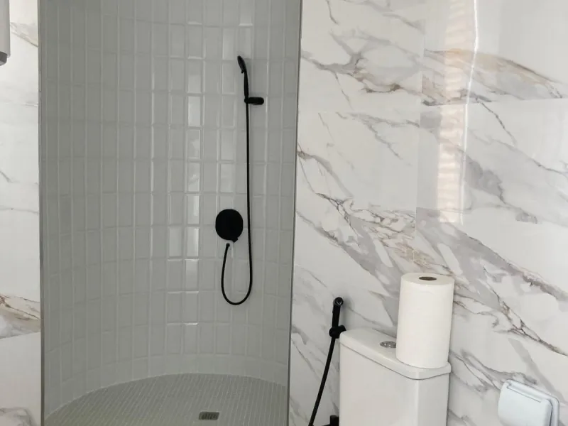Apartment - Top Floor Apartment в продаже в Torremolinos, Málaga. В доме 2 спален и 1 ванных комнат. Площадь дома 60 м²