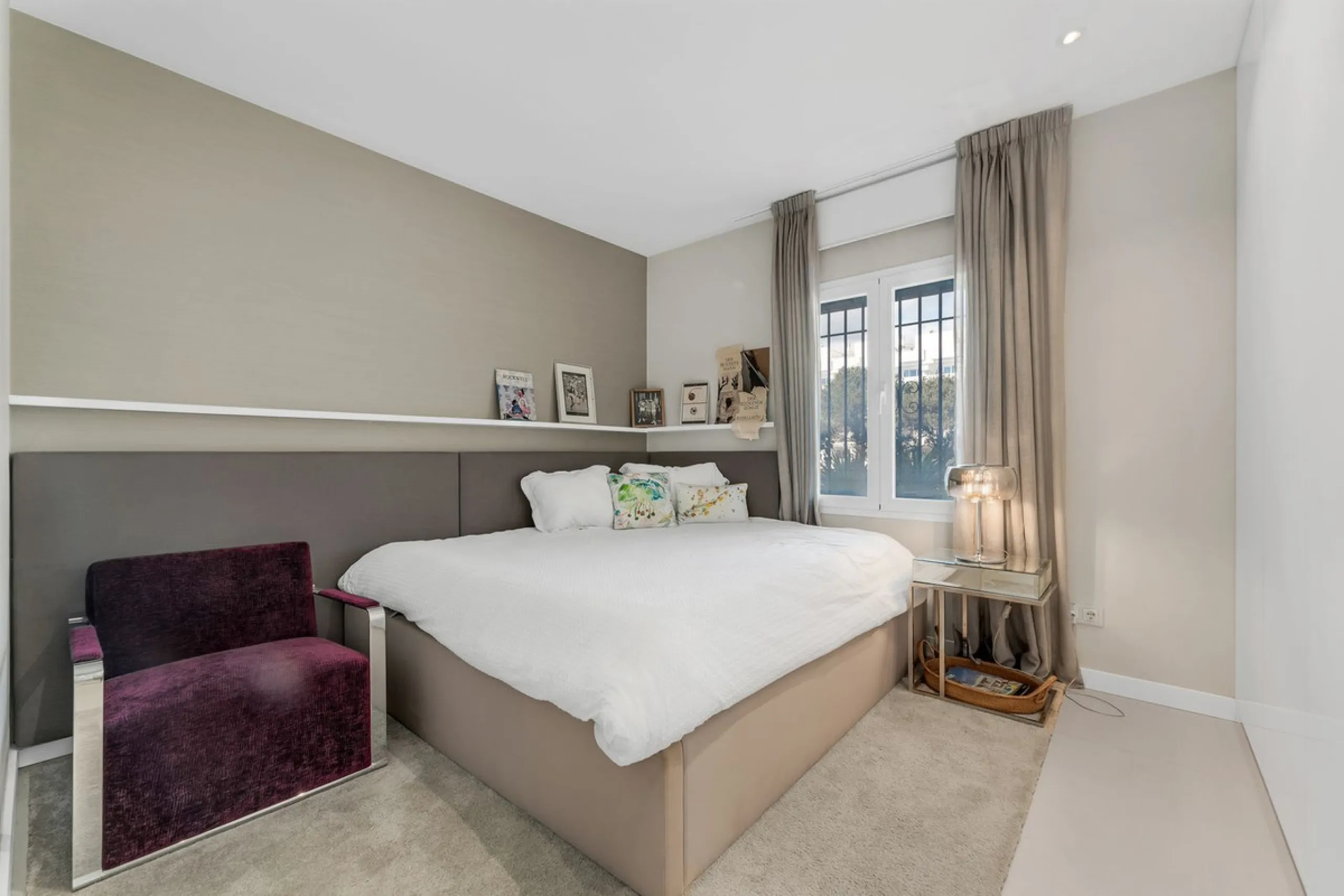 Apartment - Middle Floor Apartment в продаже в Marbella, Málaga. В доме 3 спален и 2 ванных комнат. Площадь дома 150 м²