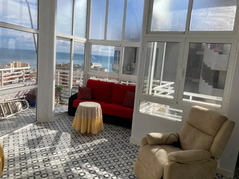 Apartment - Top Floor Apartment в продаже в Torremolinos, Málaga. В доме 2 спален и 1 ванных комнат. Площадь дома 60 м²