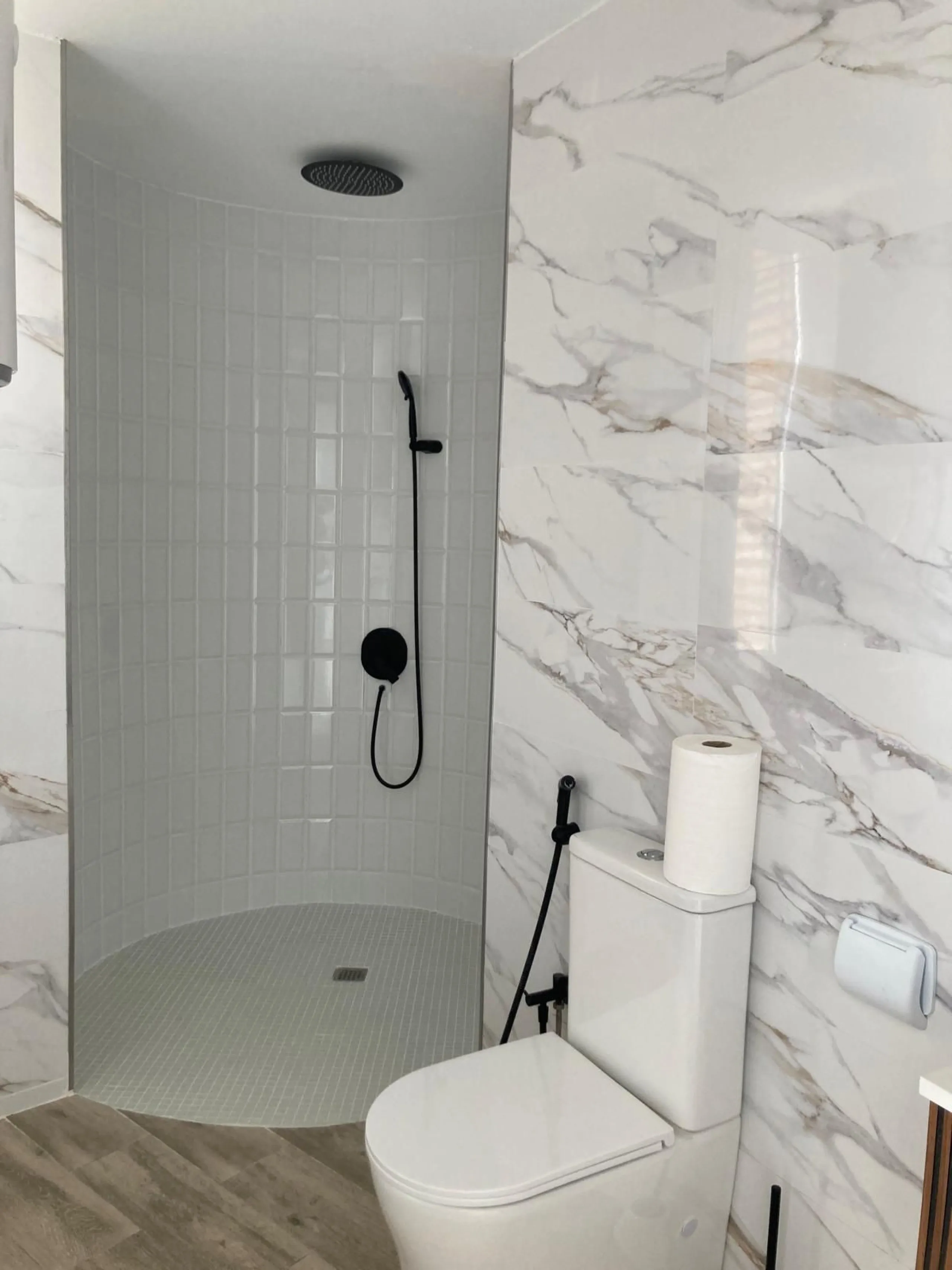 Apartment - Top Floor Apartment в продаже в Torremolinos, Málaga. В доме 2 спален и 1 ванных комнат. Площадь дома 60 м²