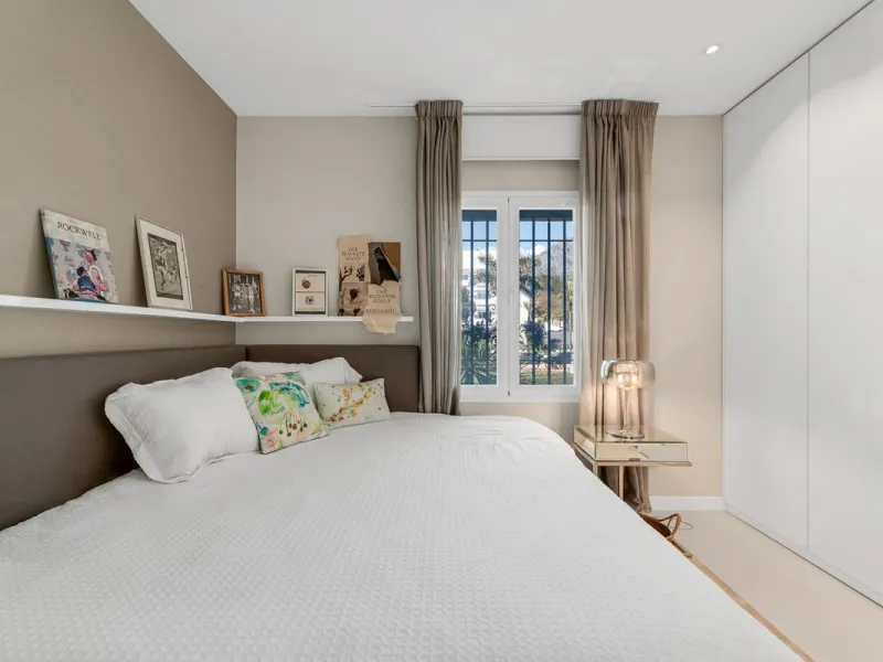 Apartment - Middle Floor Apartment в продаже в Marbella, Málaga. В доме 3 спален и 2 ванных комнат. Площадь дома 150 м²