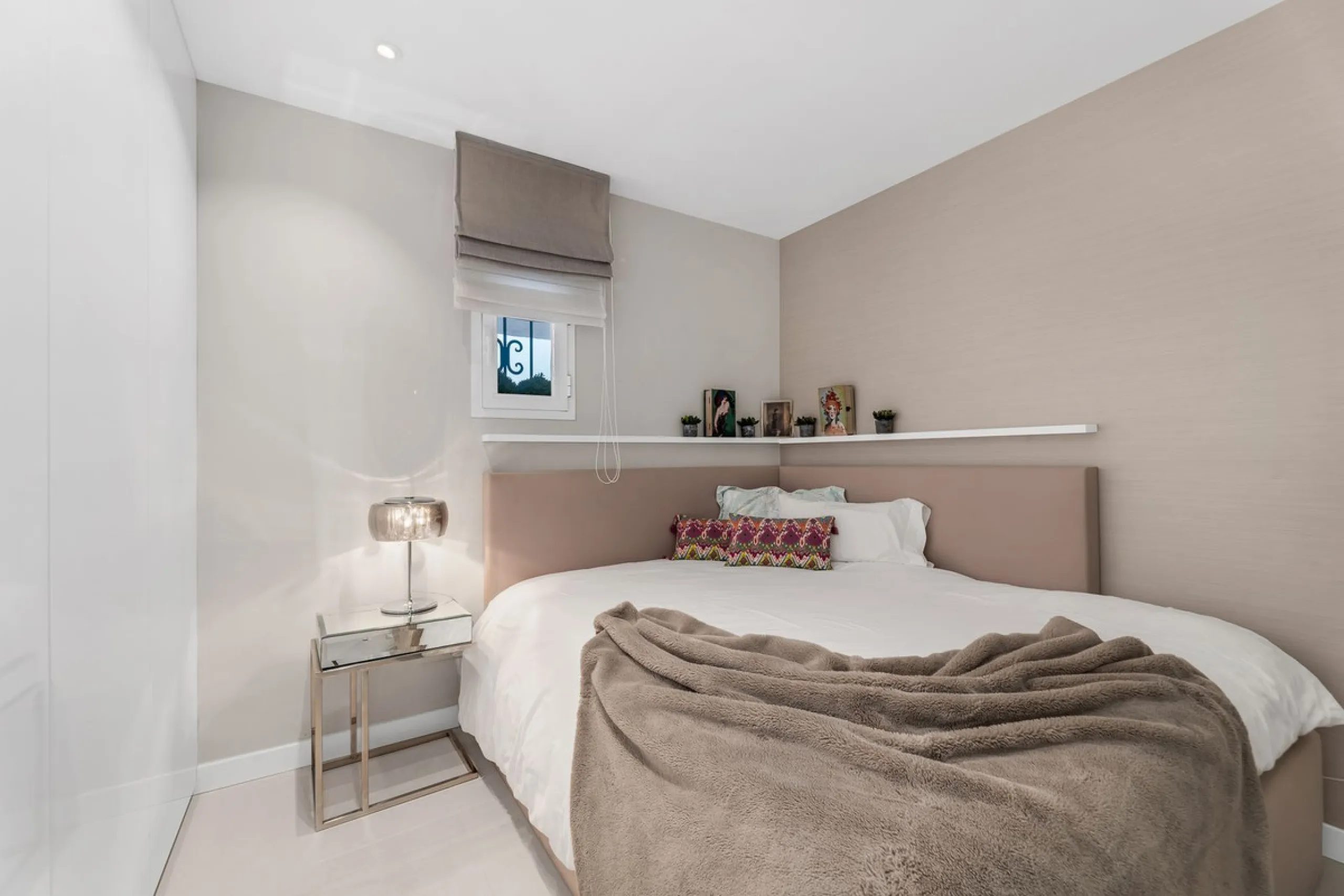 Apartment - Middle Floor Apartment в продаже в Marbella, Málaga. В доме 3 спален и 2 ванных комнат. Площадь дома 150 м²