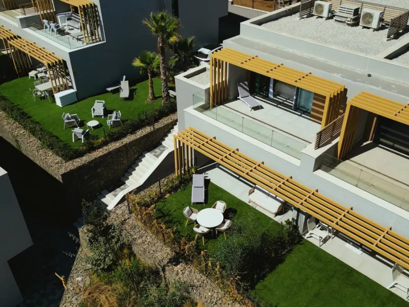 Elegant modern townhouse 500 m from the sea: comfort, style, and nature