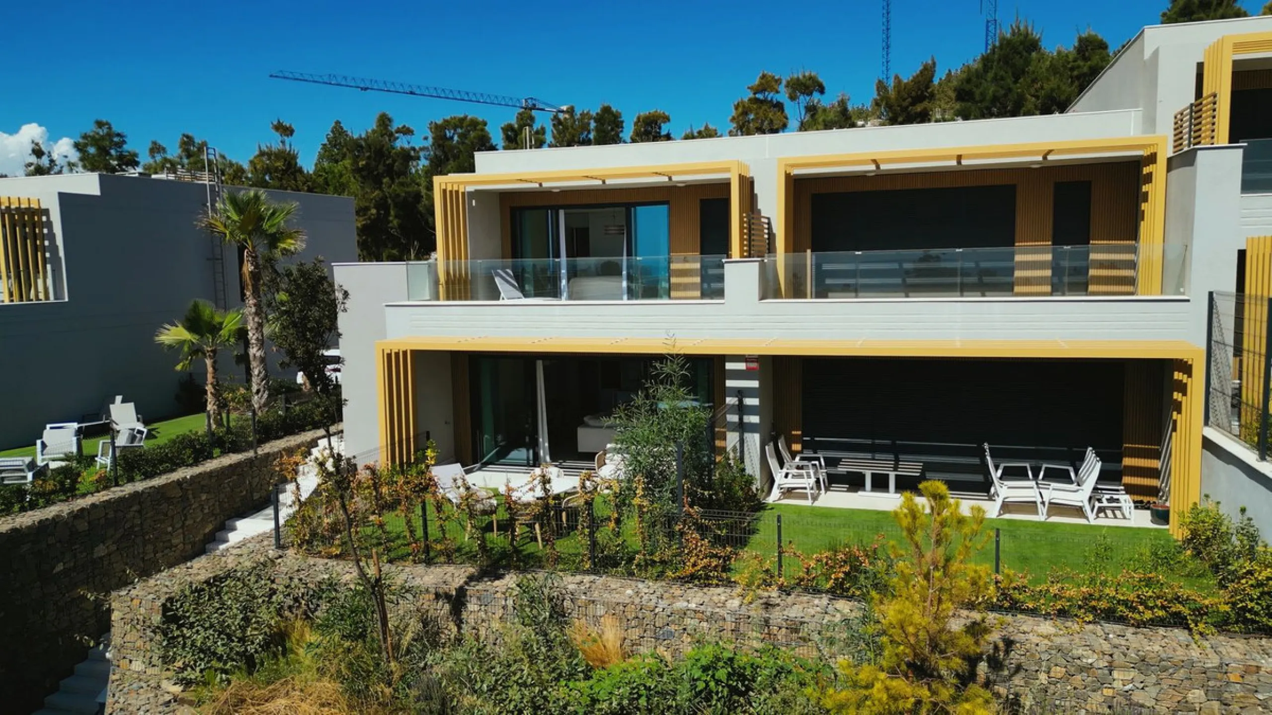 Elegant modern townhouse 500 m from the sea: comfort, style, and nature