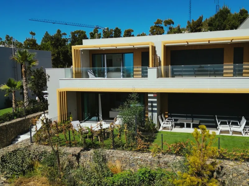 Elegant modern townhouse 500 m from the sea: comfort, style, and nature
