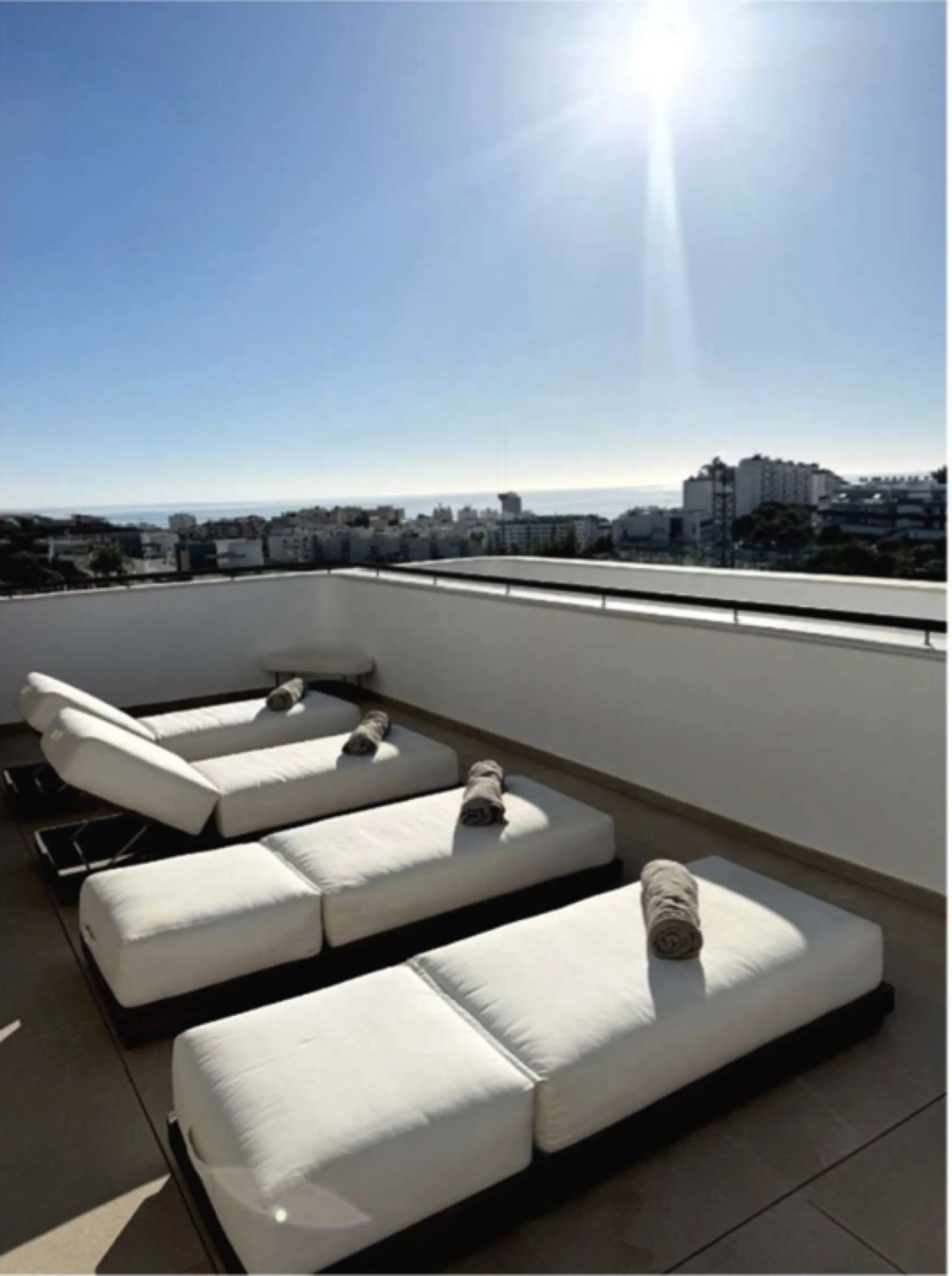 Stunning Modern 3-Bedroom Apartment with Sea Views and Expansive 115 m² Terrace in South Place, Las Mesas – Estepona