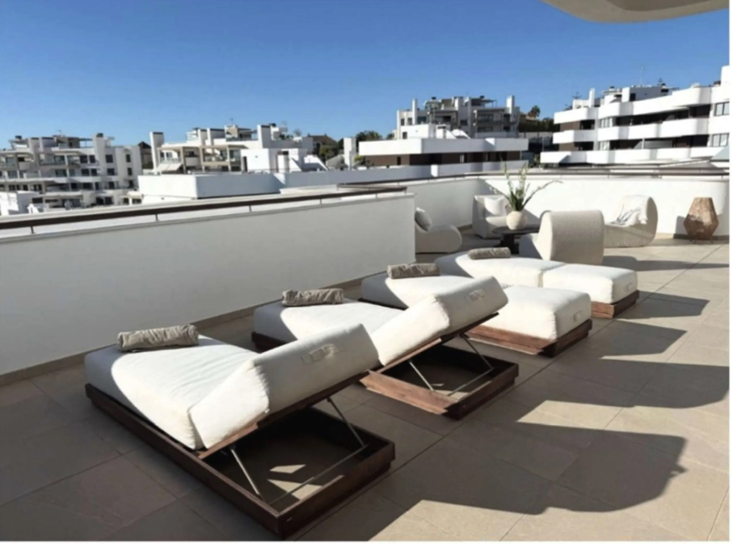 Stunning Modern 3-Bedroom Apartment with Sea Views and Expansive 115 m² Terrace in South Place, Las Mesas – Estepona