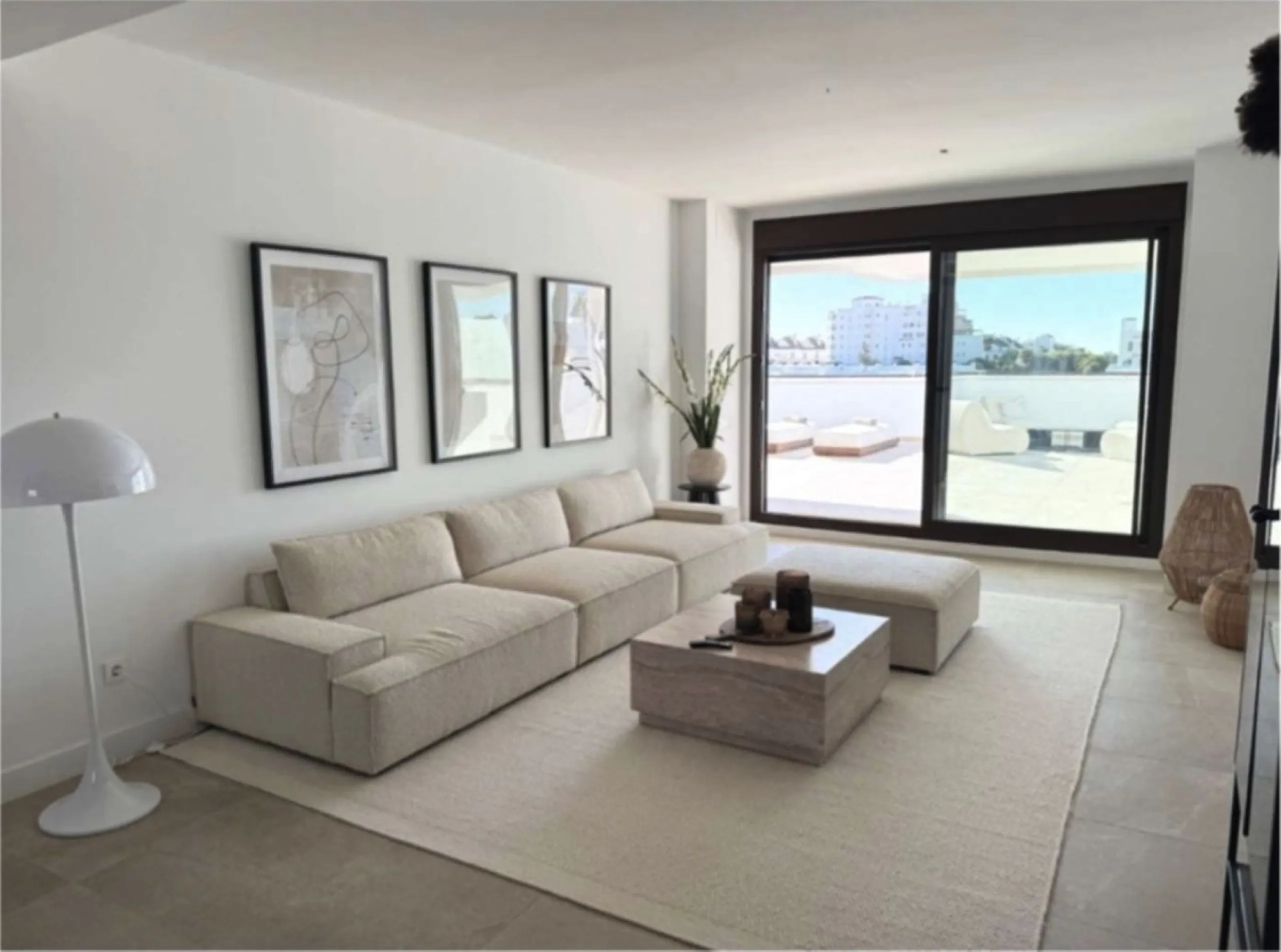 Stunning Modern 3-Bedroom Apartment with Sea Views and Expansive 115 m² Terrace in South Place, Las Mesas – Estepona