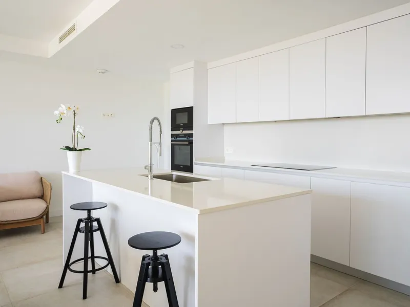Elegant modern townhouse 500 m from the sea: comfort, style, and nature