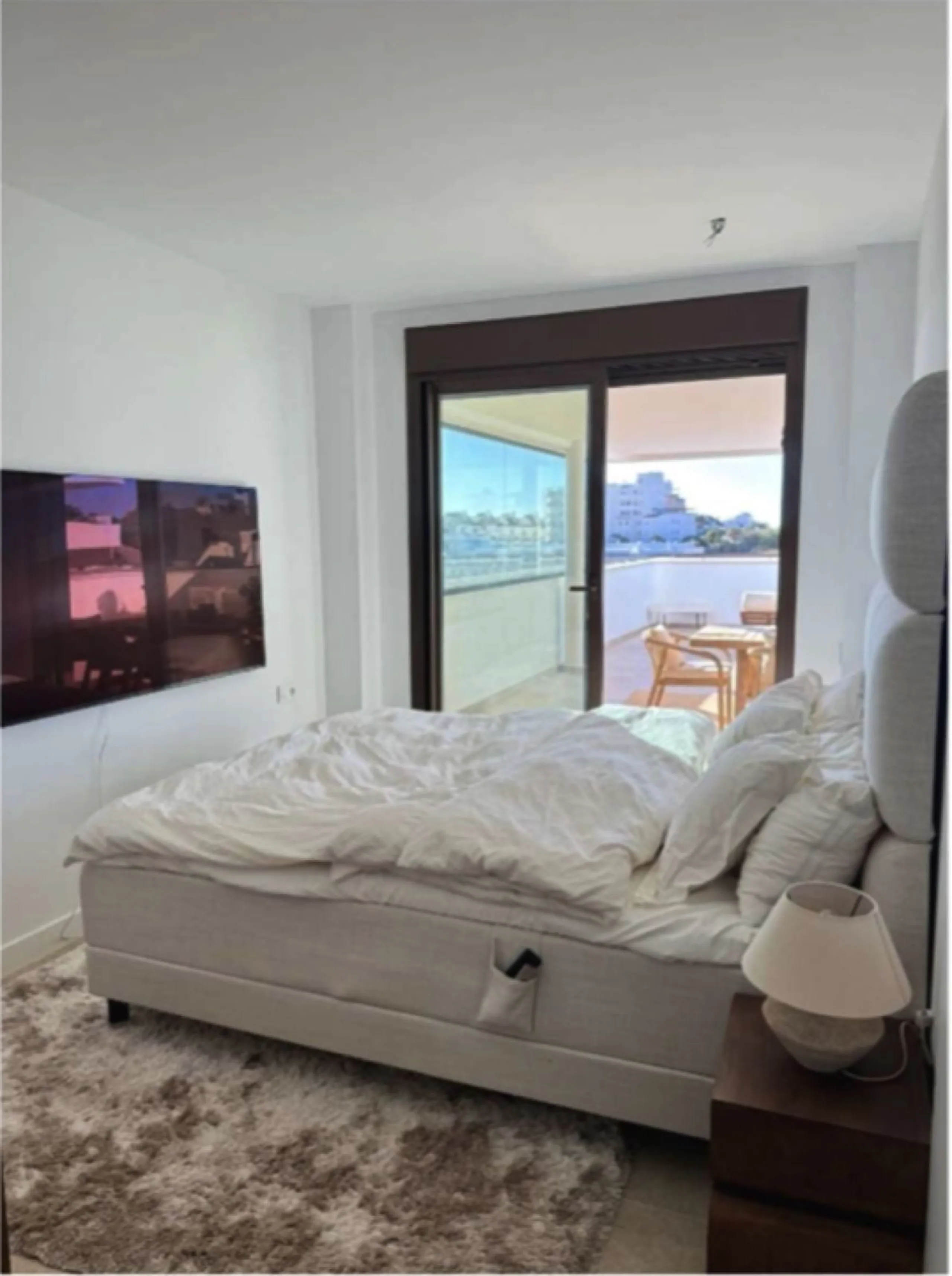 Stunning Modern 3-Bedroom Apartment with Sea Views and Expansive 115 m² Terrace in South Place, Las Mesas – Estepona