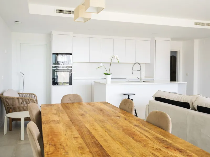 Elegant modern townhouse 500 m from the sea: comfort, style, and nature