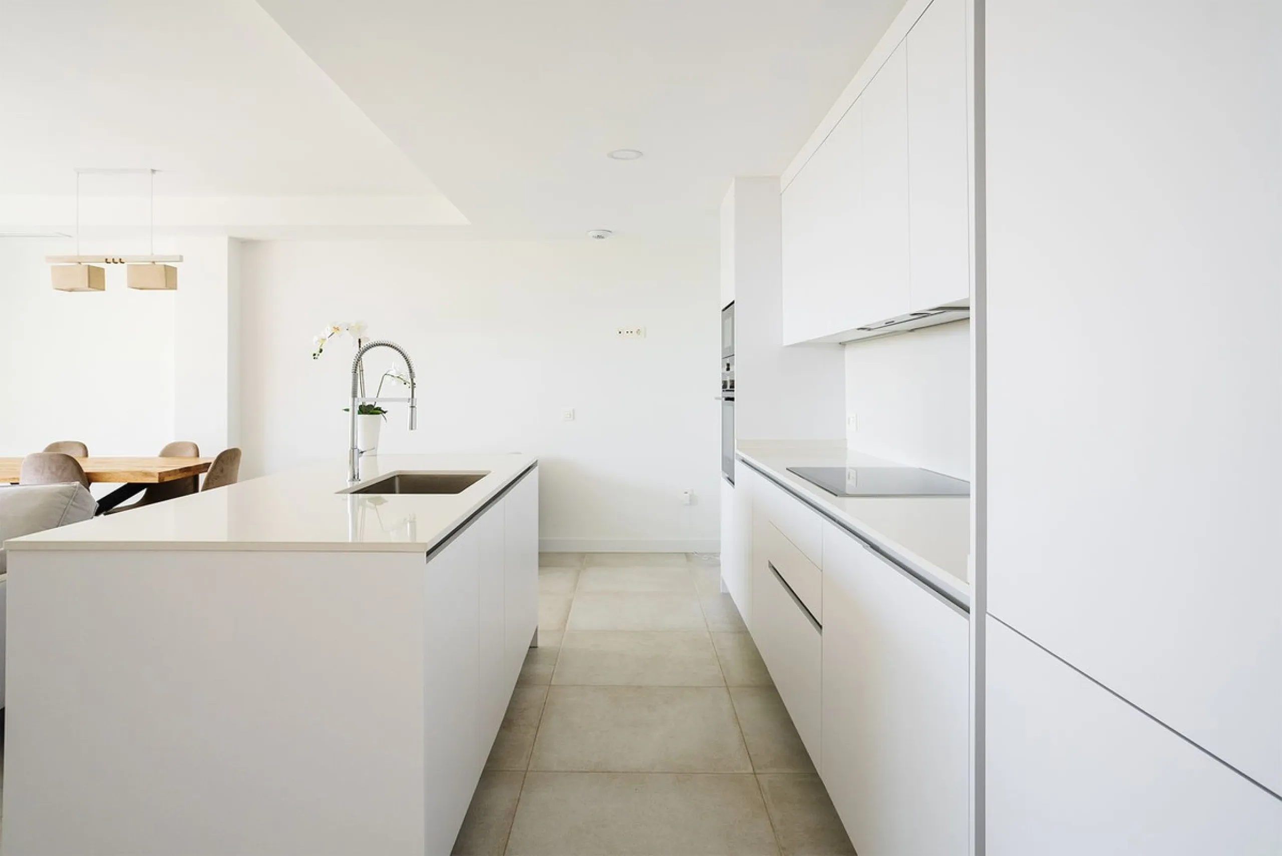 Elegant modern townhouse 500 m from the sea: comfort, style, and nature