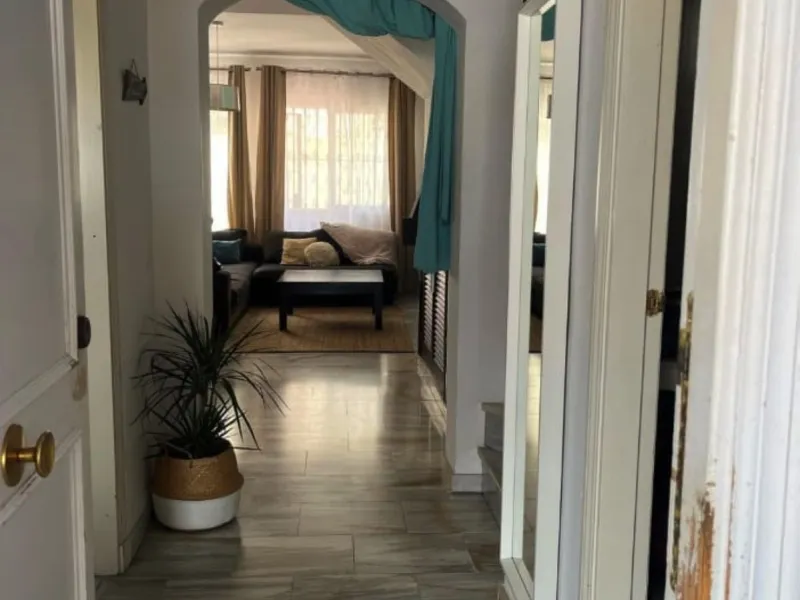 Discover this beautiful townhouse spanning 186 m² built area with 80 m² of terraces offering breathtaking views of the sea and mountains. Exceptionally spacious and filled with natural light, this property is situated in a peaceful residential area, just 