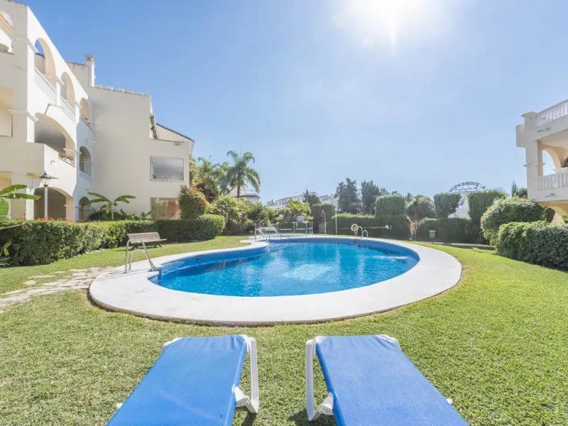 Apartment - Middle Floor Apartment в продаже в Estepona, Málaga. В доме 3 спален и 2 ванных комнат. Площадь дома 141 м²