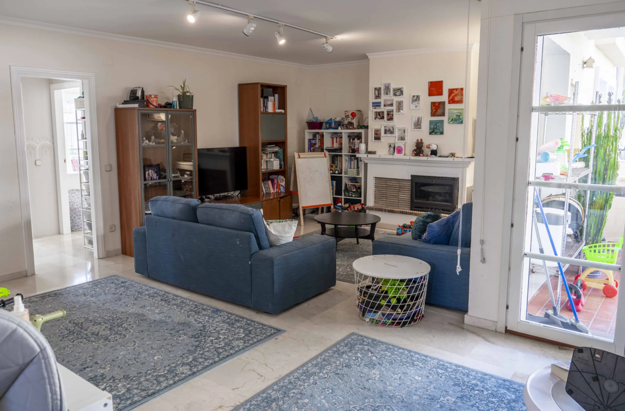 Apartment - Middle Floor Apartment в продаже в Estepona, Málaga. В доме 3 спален и 2 ванных комнат. Площадь дома 141 м²