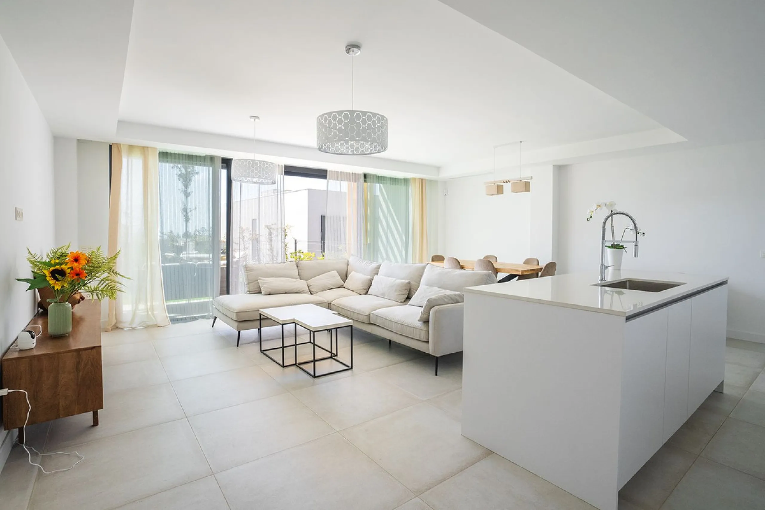 Elegant modern townhouse 500 m from the sea: comfort, style, and nature